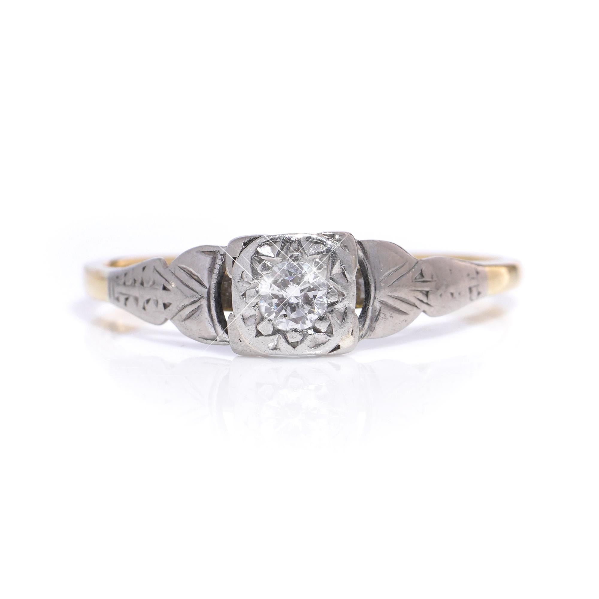 Brilliant Cut Vintage 18kt yellow and white gold diamond solitaire ring For Sale