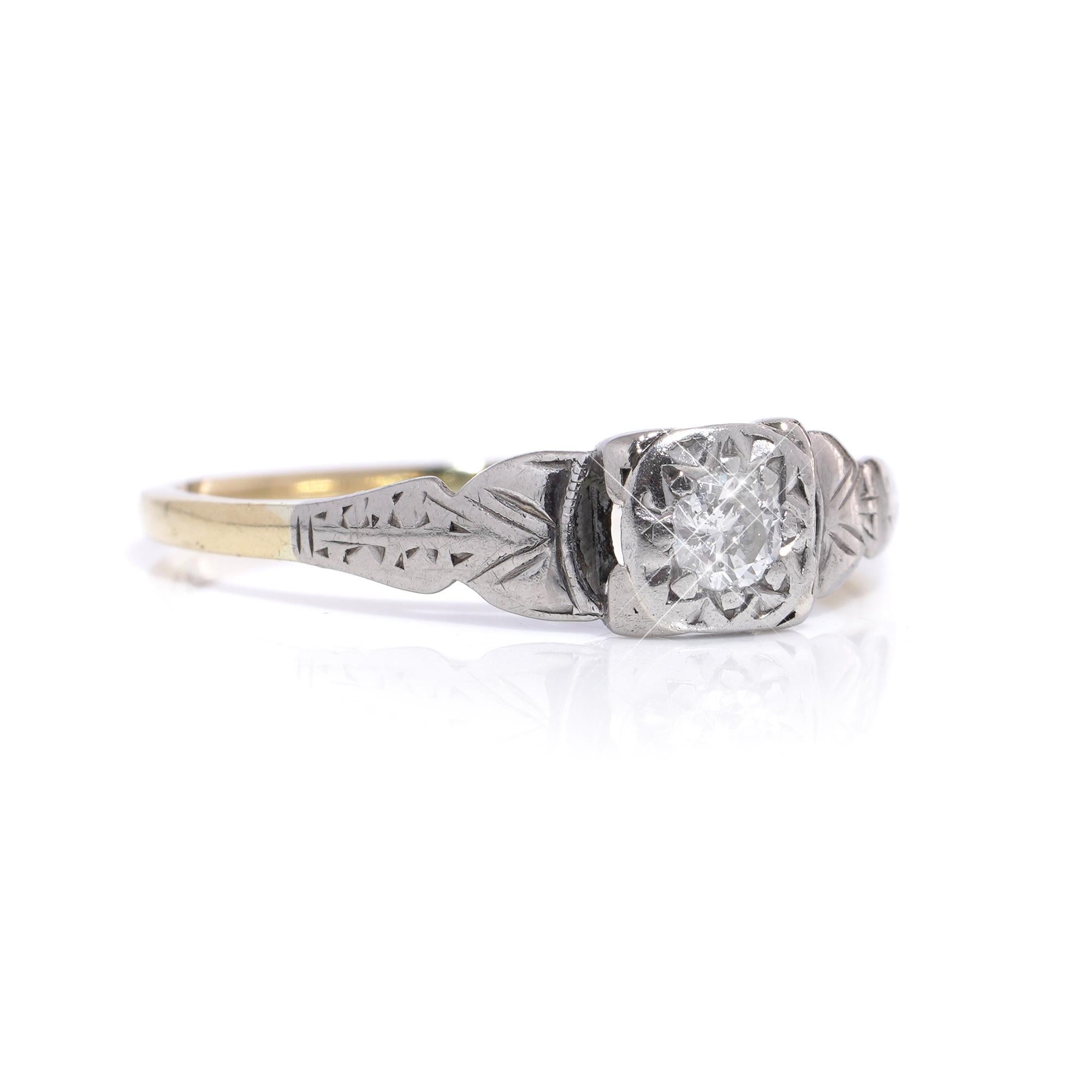 Vintage 18kt yellow and white gold diamond solitaire ring In Good Condition For Sale In Braintree, GB