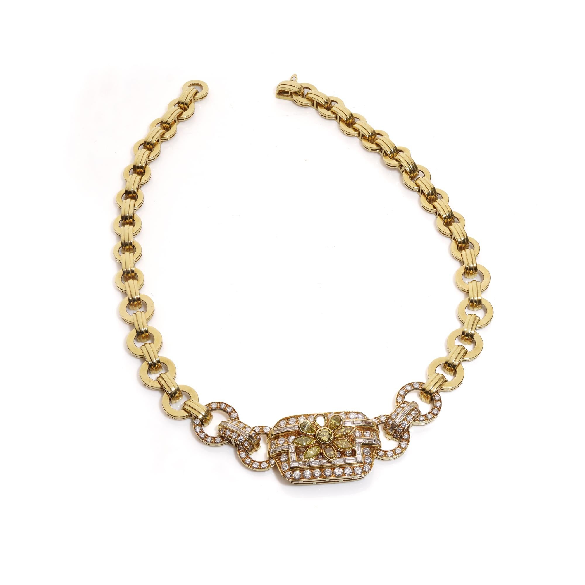 Brilliant Cut Vintage 18kt yellow collar necklace with fancy yellow and white diamonds For Sale