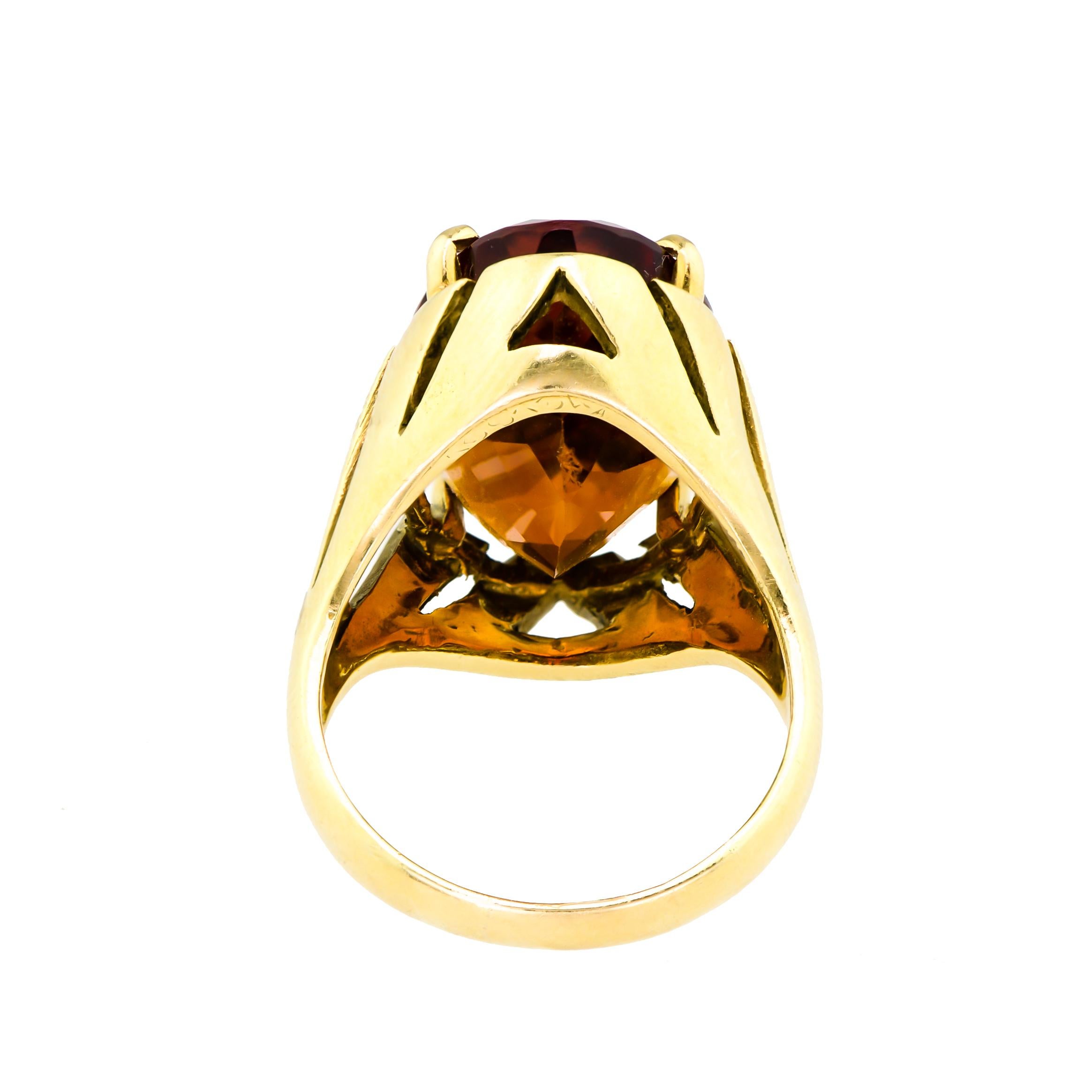 Vintage 18kt Yellow Gold and Citrine Cocktail Ring In Good Condition For Sale In Wheaton, IL