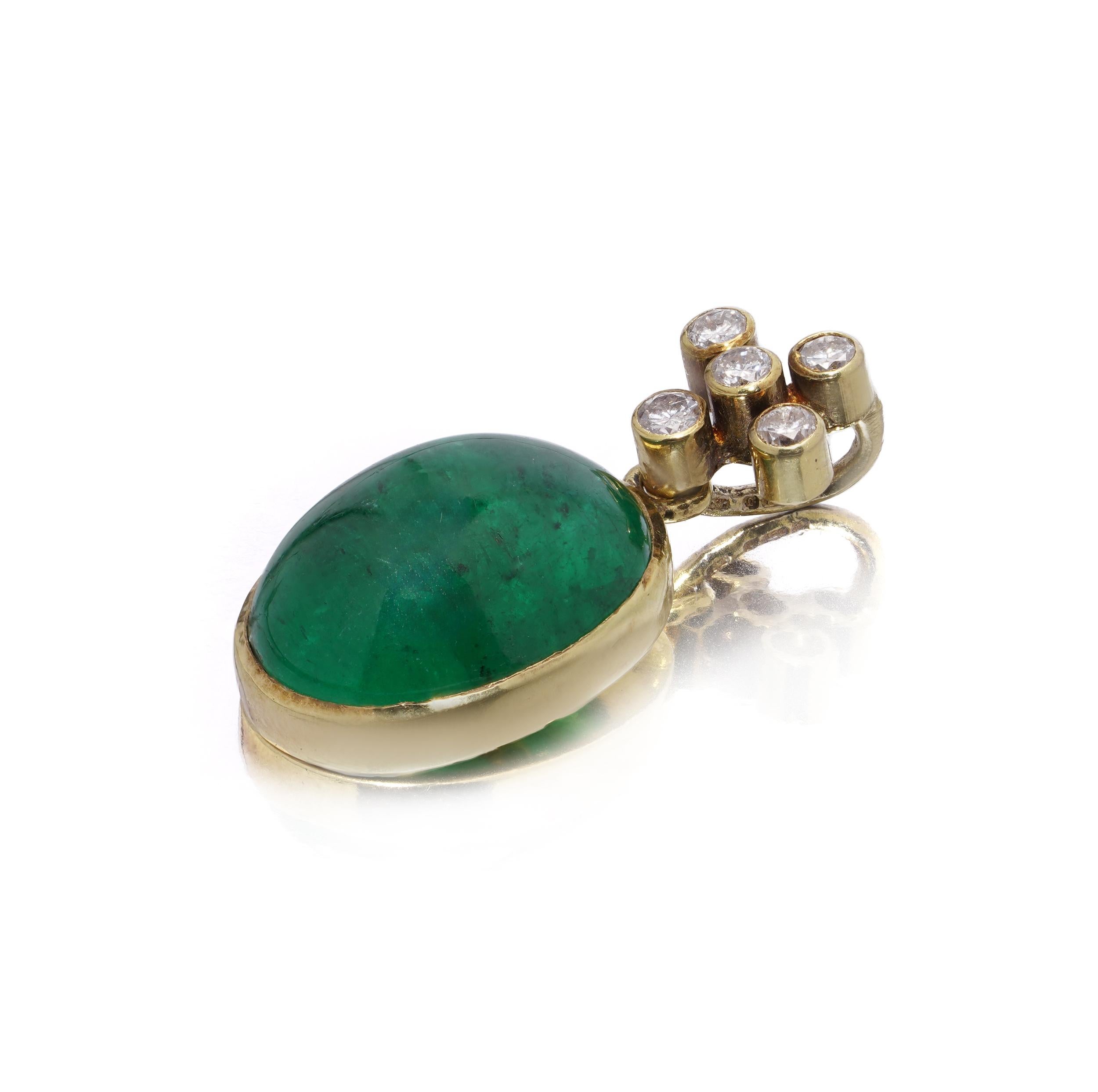 Vintage 18kt yellow gold cabochon emerald and diamond pendant en vente 1