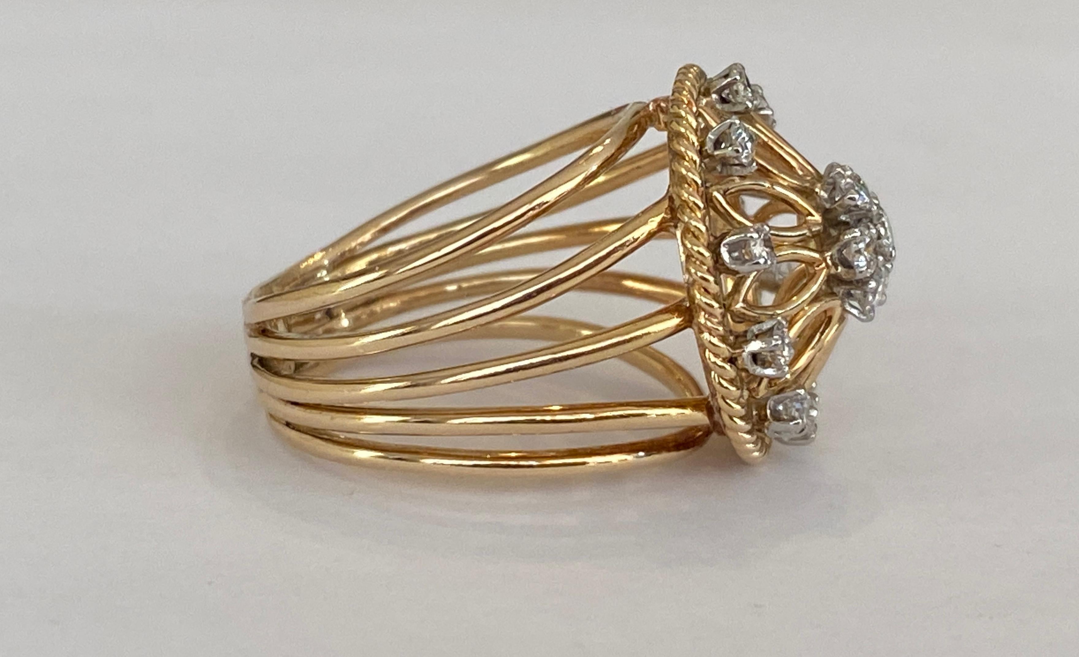 Brilliant Cut Vintage 18kt yellow gold cocktail diamond ring For Sale