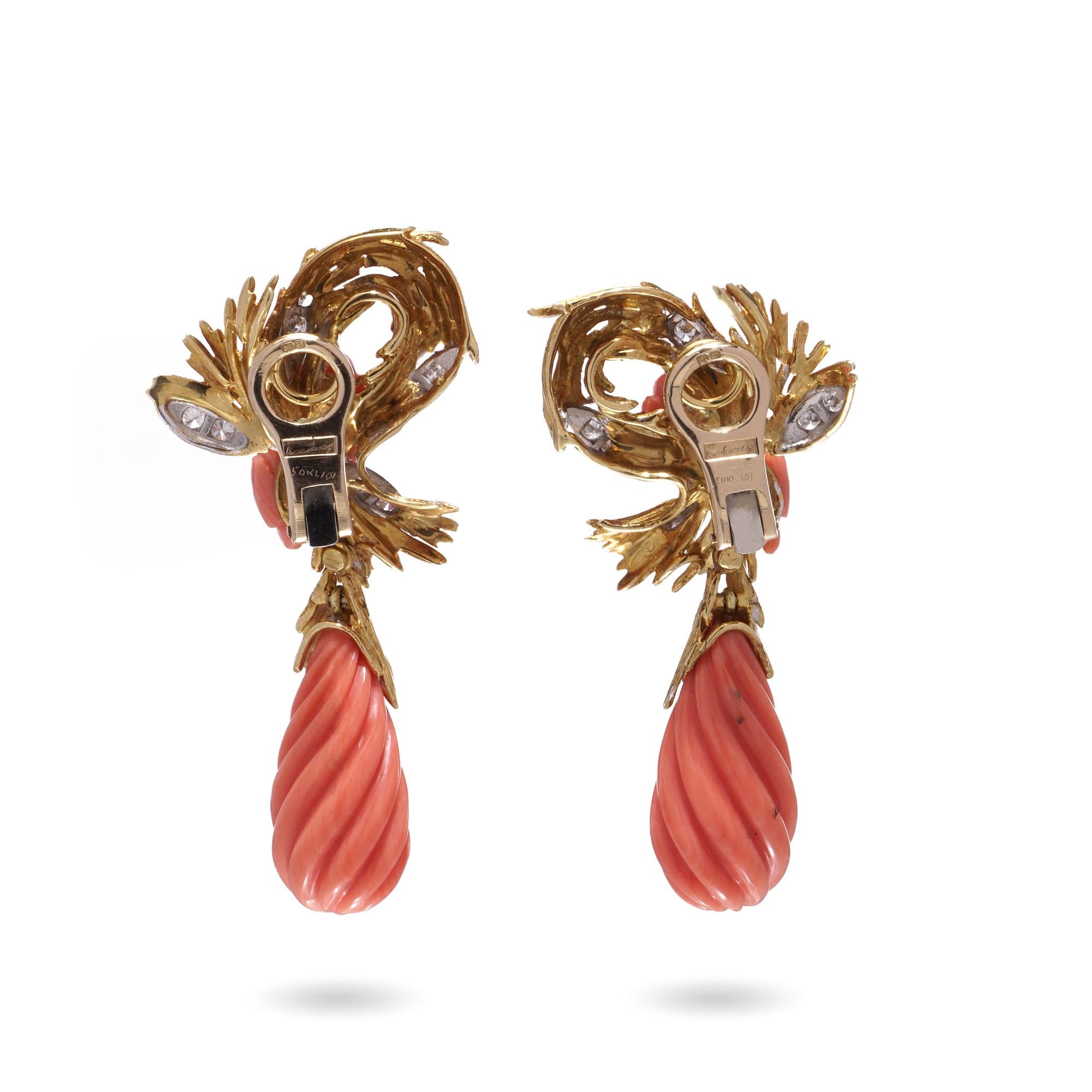 Orecchini a clip in oro giallo 18kt con corallo e diamanti, CIRCA 1970 In condizioni buone in vendita a Braintree, GB