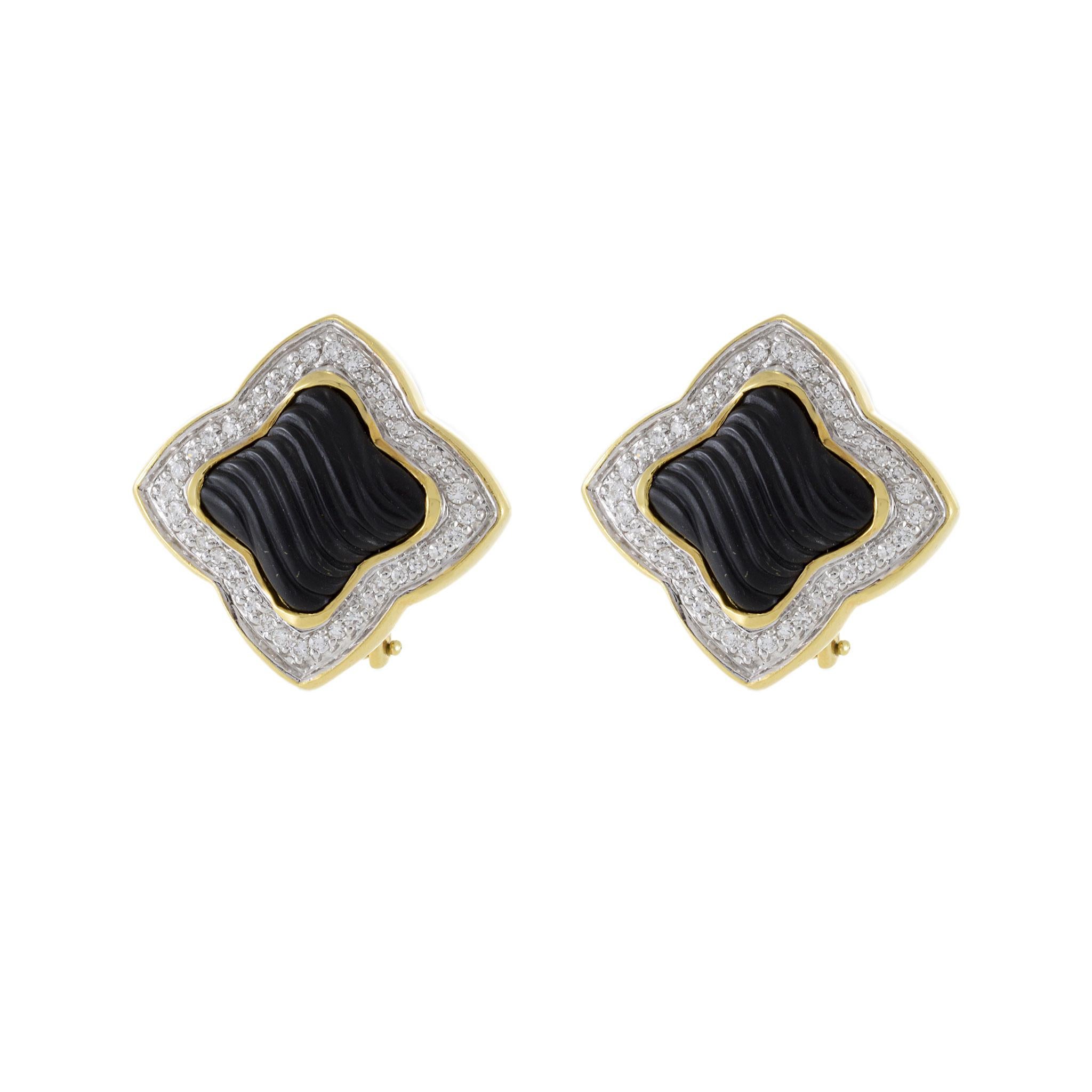 Elevate your style with these luxurious vintage 18KT yellow gold David Yurman black onyx and 1.00CT-TW diamond earrings. The high-quality materials and exquisite design make them a timeless addition to any jewelry collection. 20.64 Grams