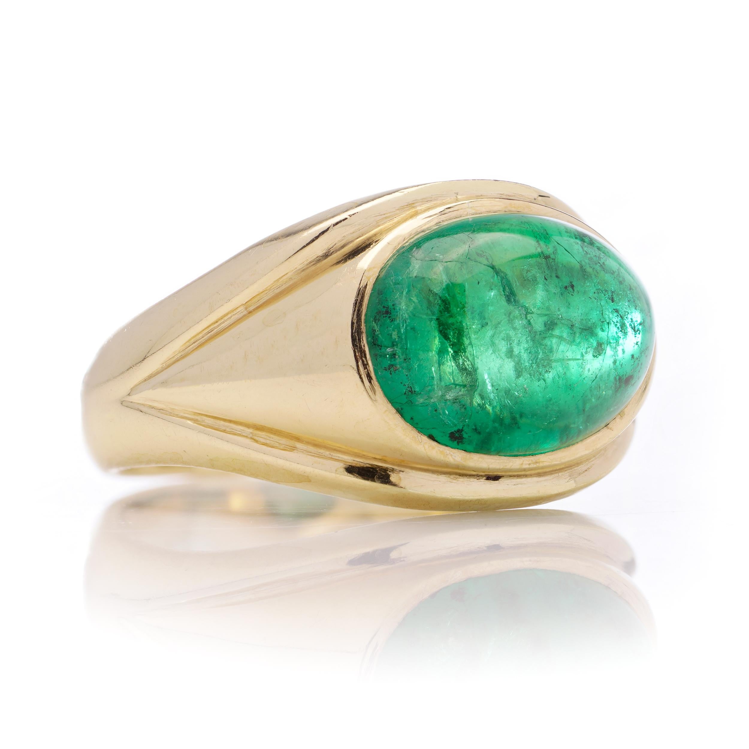 Women's Vintage 18kt yellow gold dome ring set with oval 3.95ct. cabochon Emerald For Sale