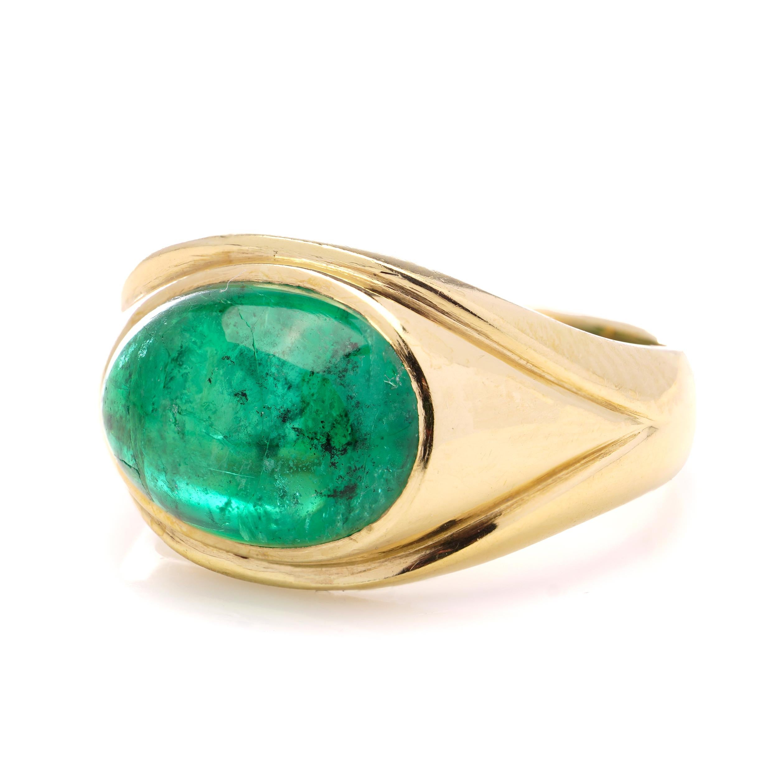 Vintage 18kt yellow gold dome ring set with oval 3.95ct. cabochon Emerald For Sale 2