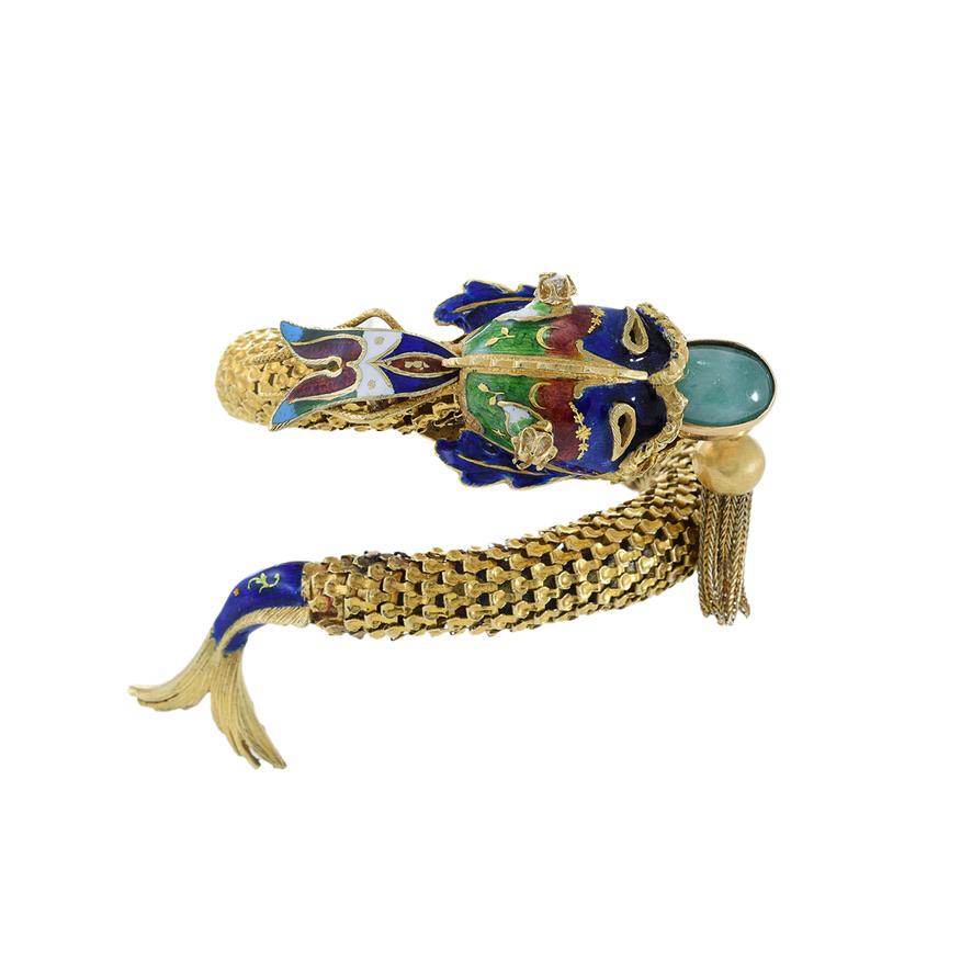 This vintage retro fish bangle showcases the timeless beauty of 18KT yellow gold, intricately adorned with exquisite enamel and jade. The perfect statement piece for any outfit, this bangle is crafted with meticulous attention to detail and embodies