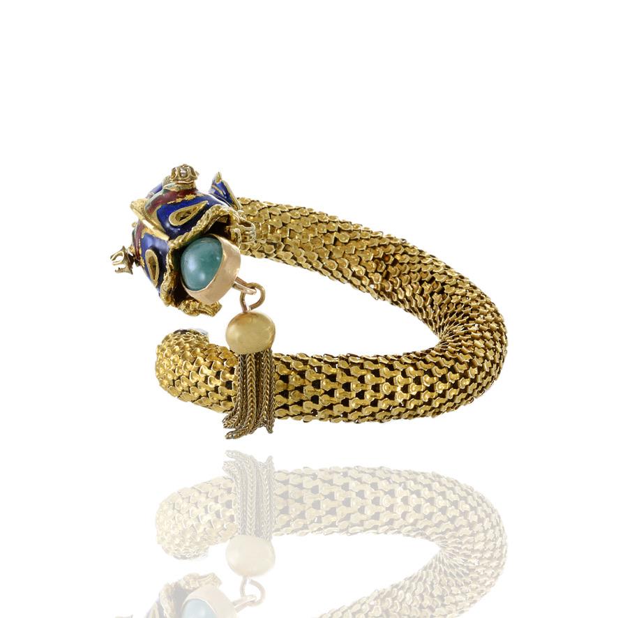 Vintage 18KT Yellow Gold Enamel And Jade Fish Bangle In Excellent Condition In New York, NY