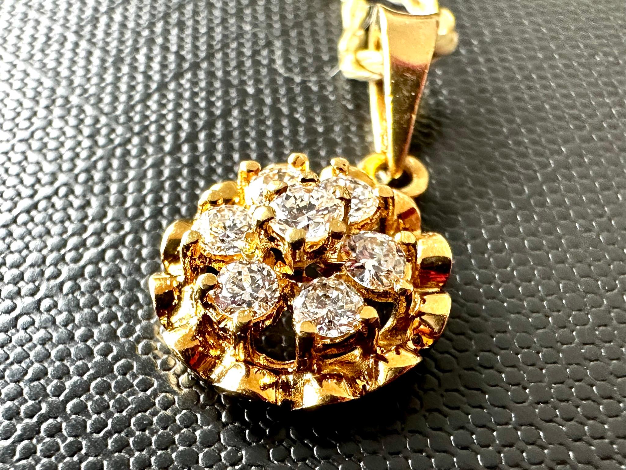 Women's Vintage 18kt Yellow Gold Flower Design Pendant with Diamonds For Sale