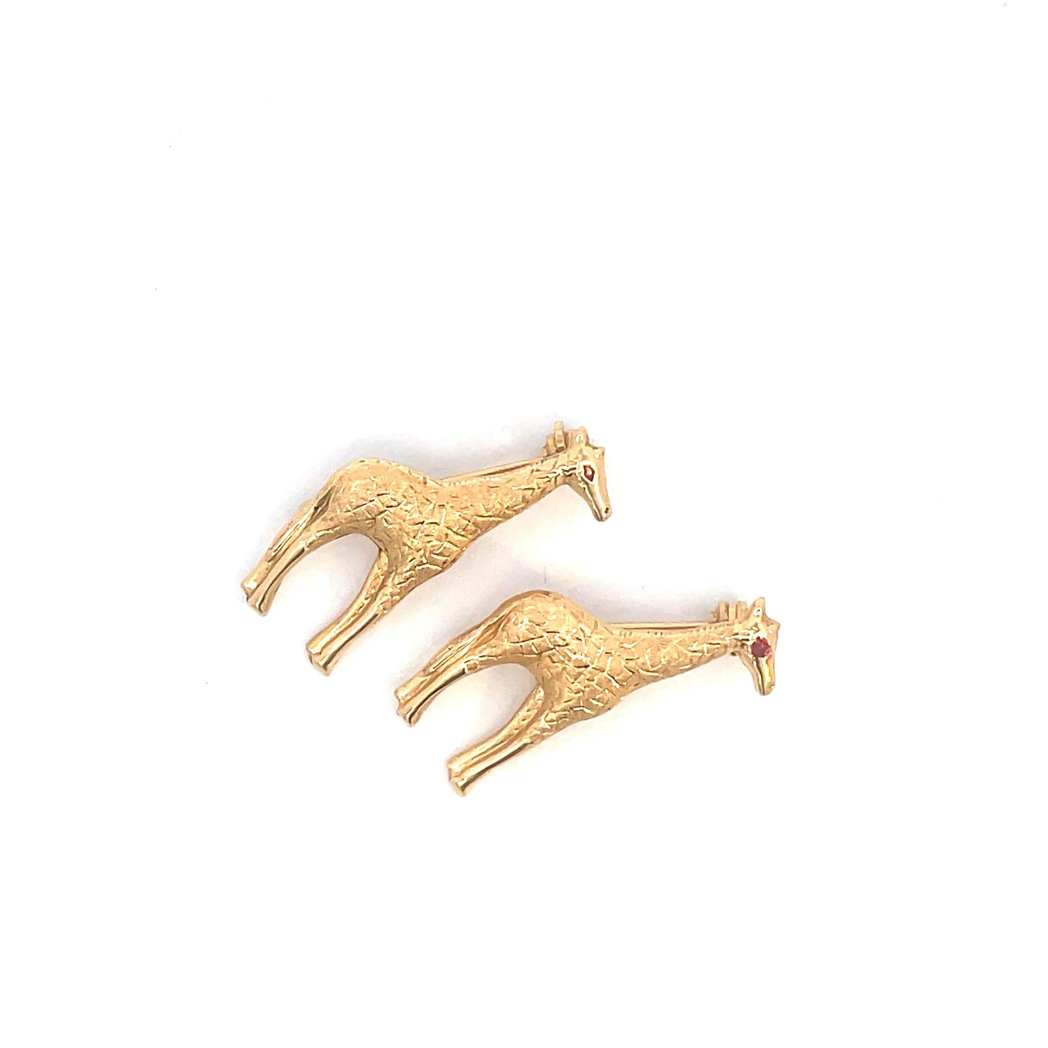 Round Cut Vintage 18Kt Yellow Gold Giraffe Brooches For Sale