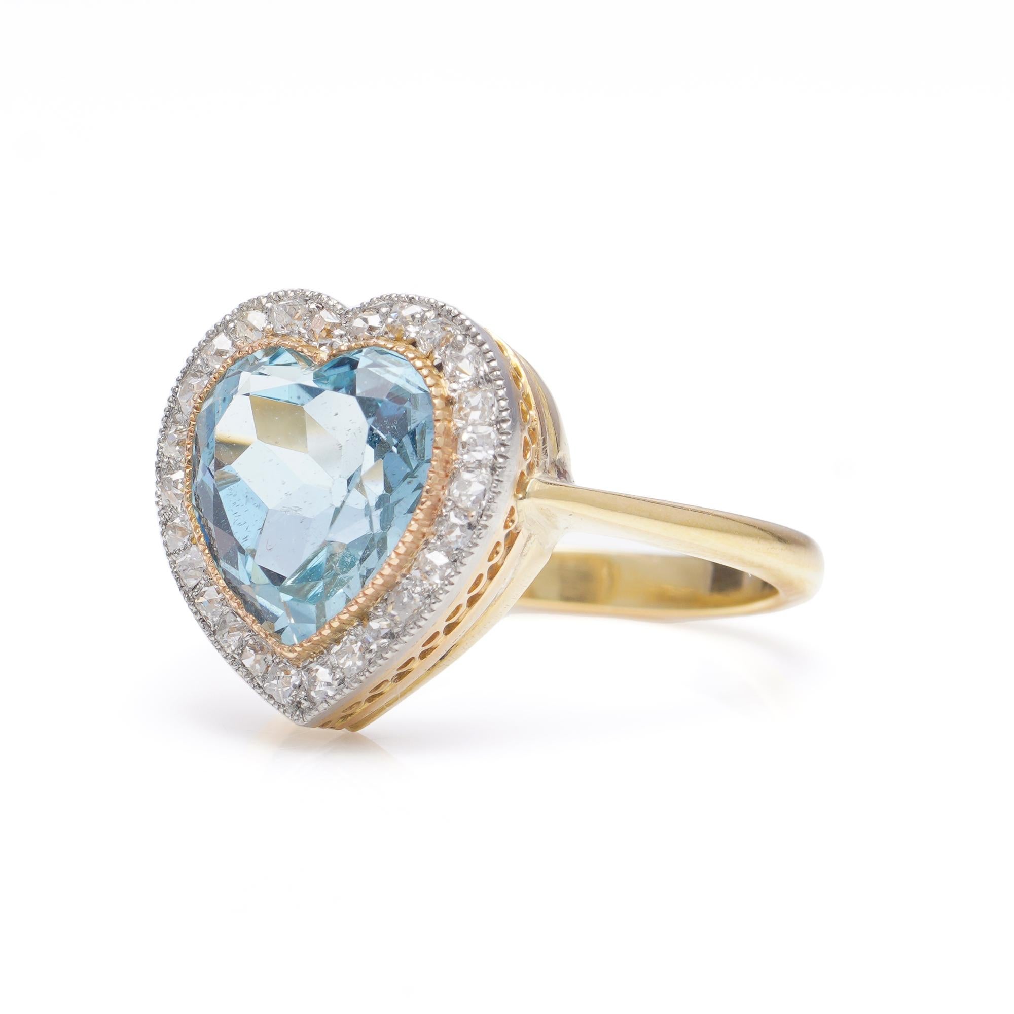 Vintage 18kt Yellow Gold Ladies Ring with Heart Cut 6.00 Ct. Aquamarine For Sale 3