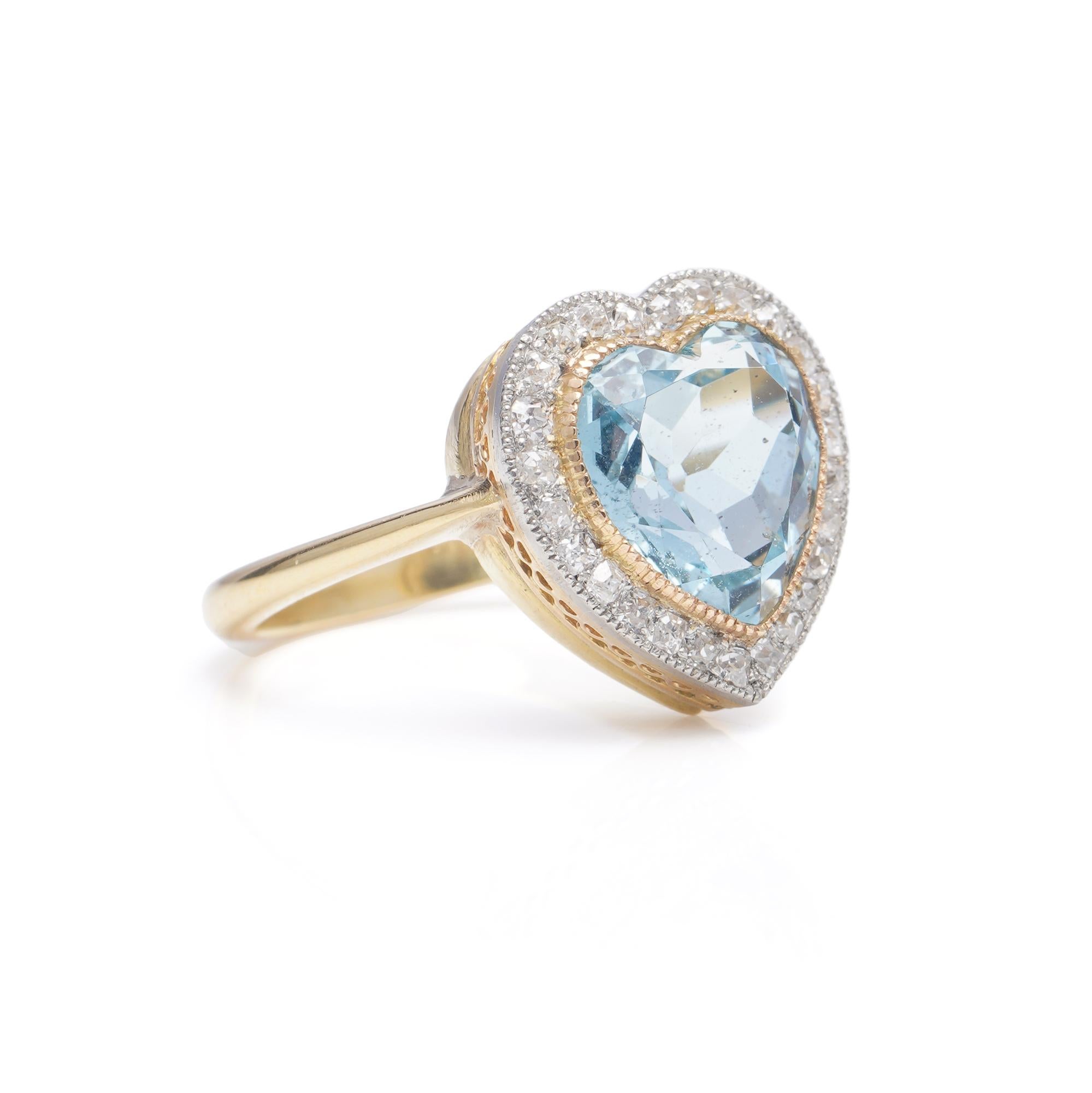 Vintage 18kt Yellow Gold Ladies Ring with Heart Cut 6.00 Ct. Aquamarine In Good Condition For Sale In Braintree, GB