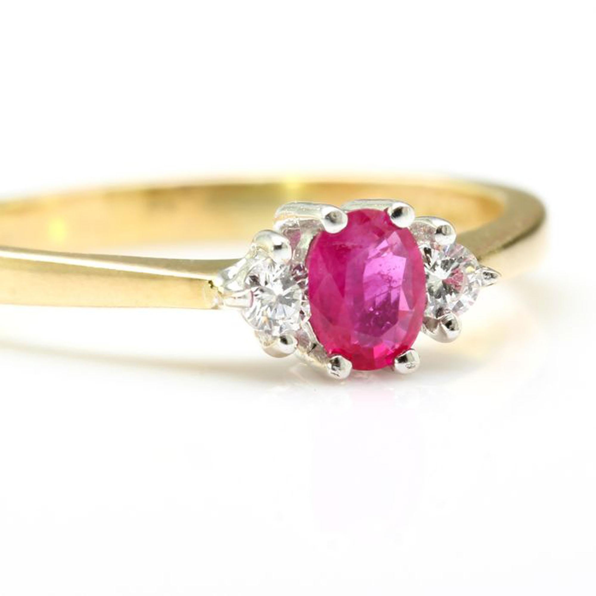 Oval Cut Vintage 18kt Yellow Gold Ladies Ring with Natural Ruby and Diamonds For Sale