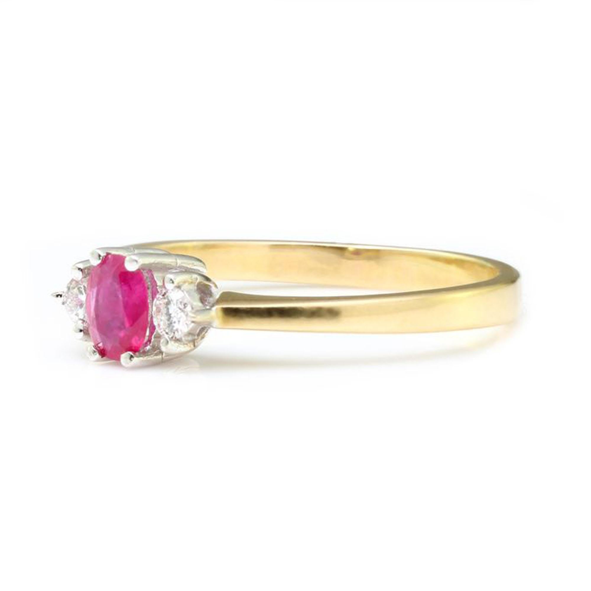 Vintage 18kt Yellow Gold Ladies Ring with Natural Ruby and Diamonds For Sale 2