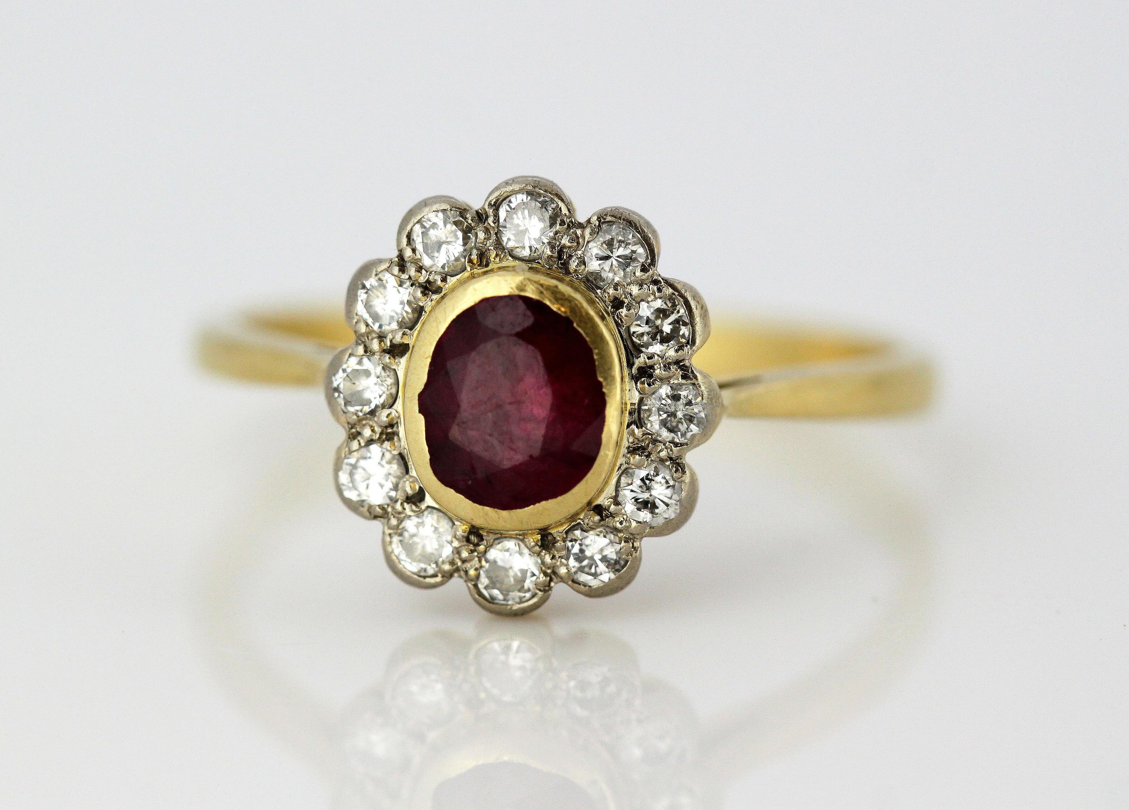 Vintage 18 Karat Gold Ladies Ring with Natural Ruby and Diamonds, London, 1985 3