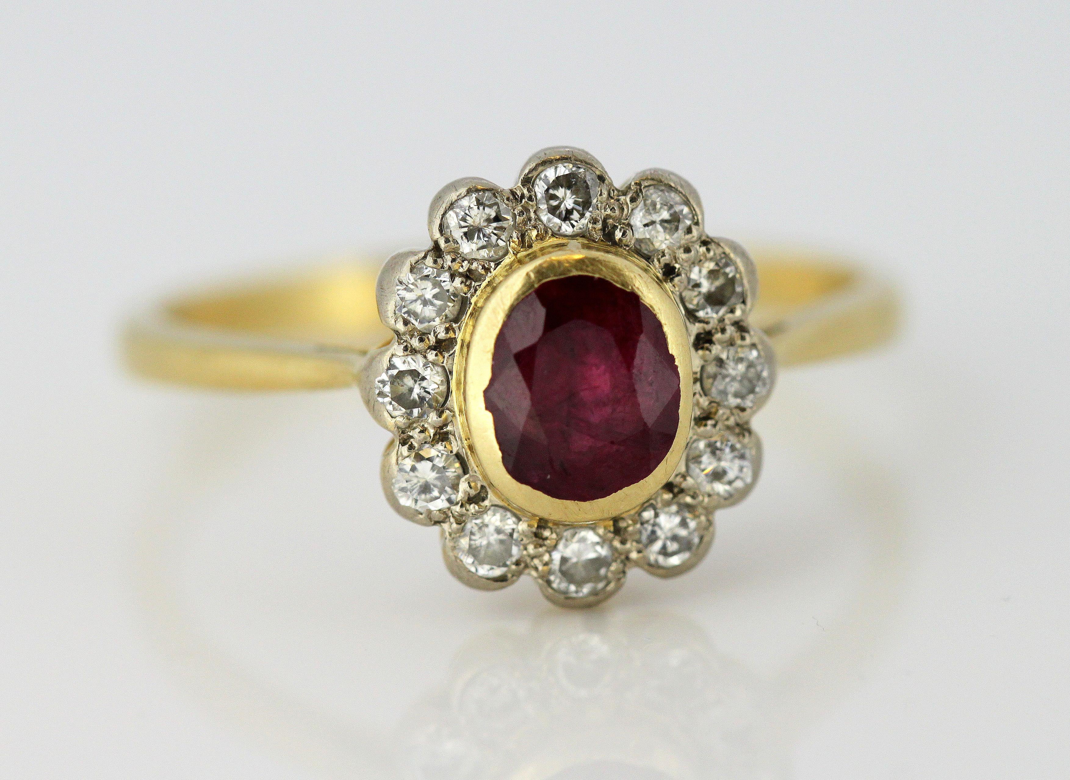 Vintage 18 Karat Gold Ladies Ring with Natural Ruby and Diamonds, London, 1985 4