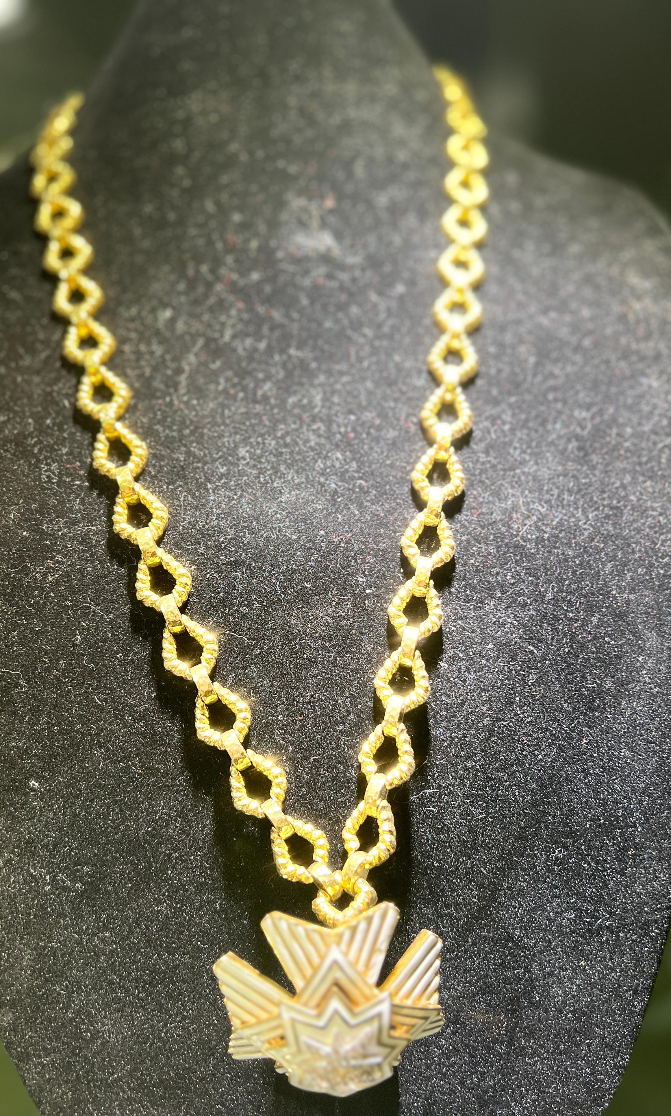 This exceptional necklace is the perfect addition to any jewelry collection. Its the perfect item to help you wear all of the stunning brooches sitting in your jewelry box you are not wearing.

This hammered gold necklace has removable sections to