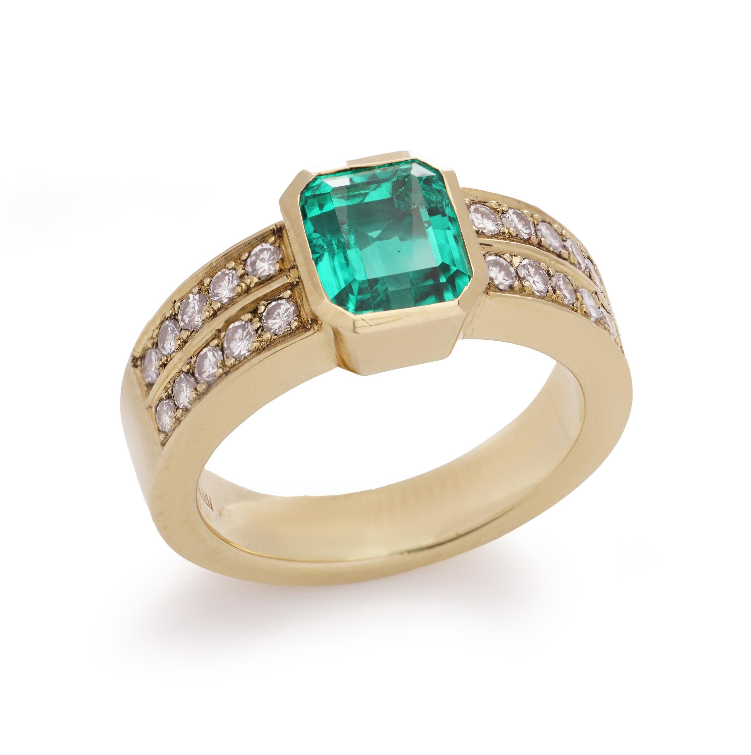 Vintage 18kt. yellow gold natural Colombian emerald ( No Oil ) and diamond ring For Sale 2