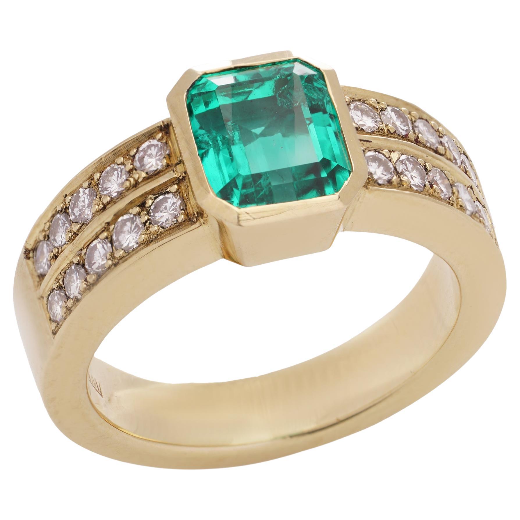 Vintage 18kt. yellow gold natural Colombian emerald ( No Oil ) and diamond ring For Sale