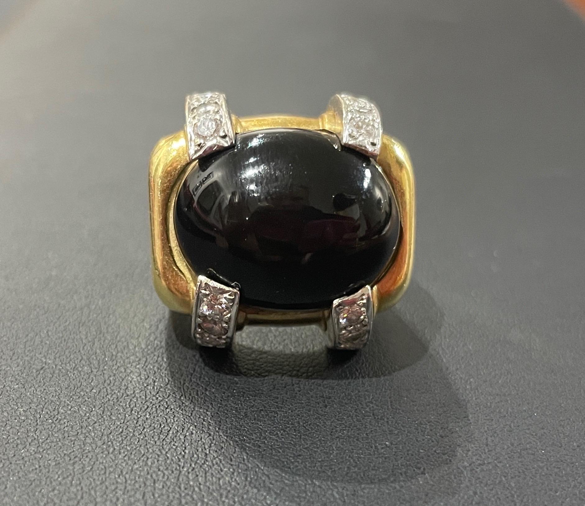 Taille cabochon Bague vintage en or jaune 18 carats, onyx et diamants en vente