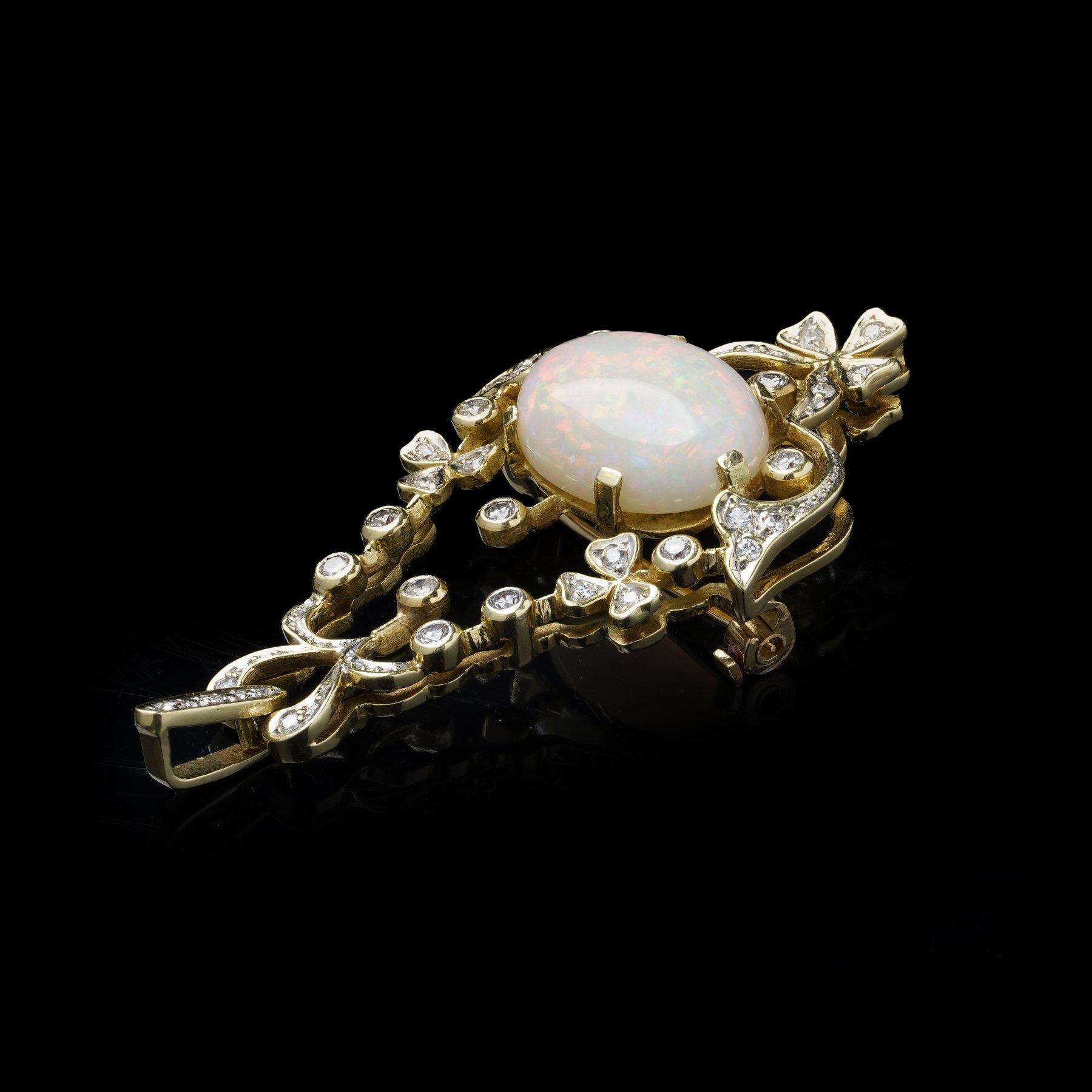 Pendente/spilla d'epoca in oro giallo 18kt con opale e diamanti In condizioni buone in vendita a Braintree, GB