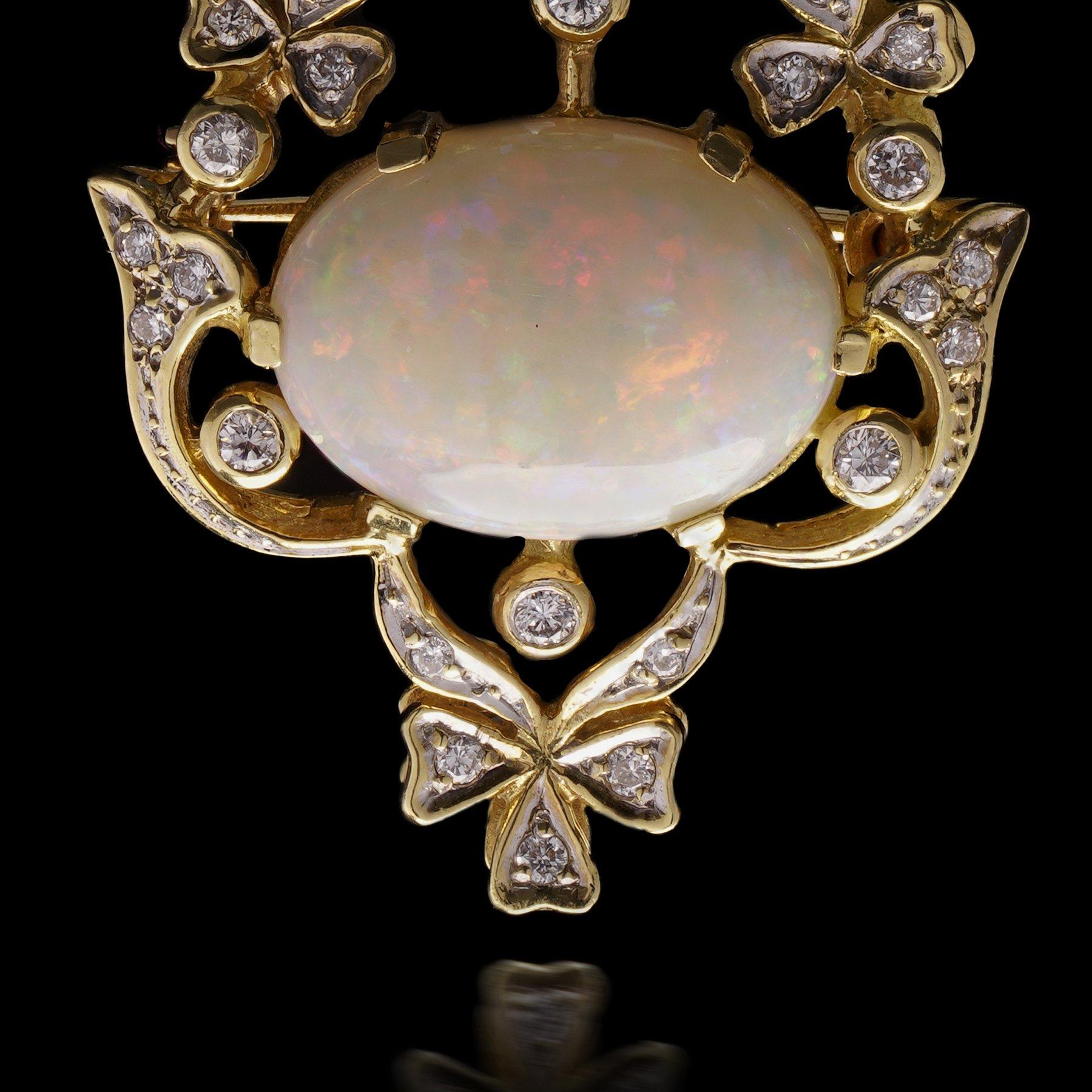 Pendente/spilla d'epoca in oro giallo 18kt con opale e diamanti in vendita 1