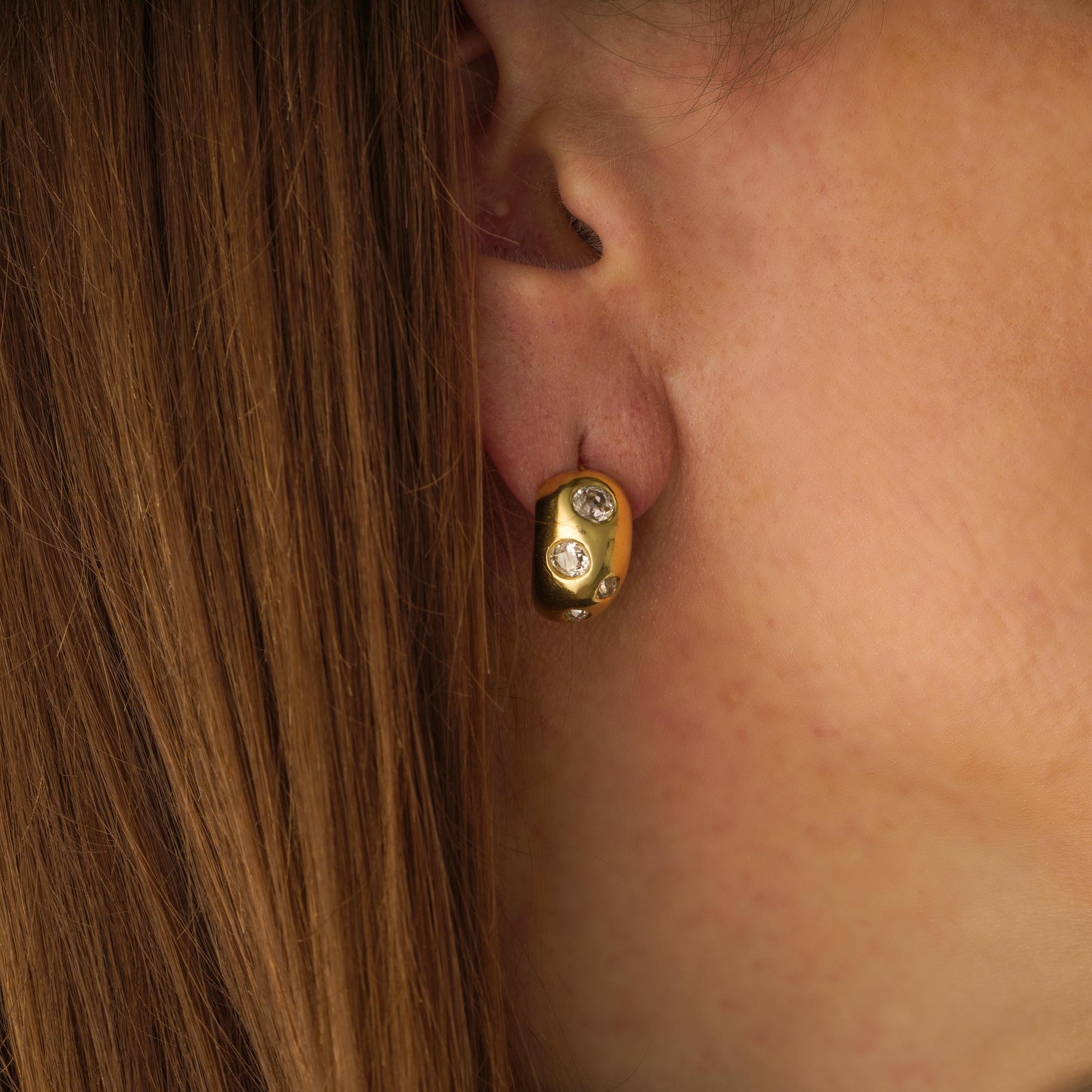 Paire de boucles d'oreilles vintage en or jaune 18 carats avec 1,68 carat de diamants Bon état - En vente à Braintree, GB