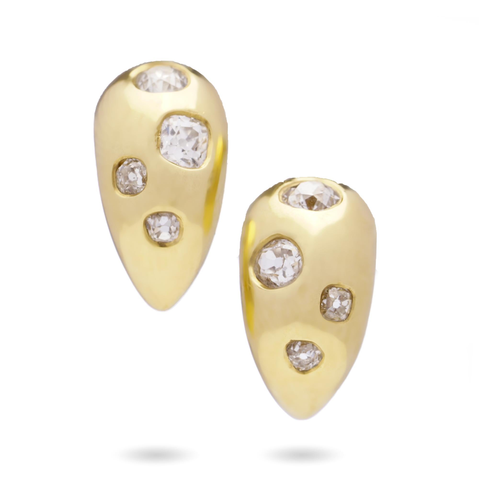 Paire de boucles d'oreilles vintage en or jaune 18 carats avec 1,68 carat de diamants Pour femmes en vente