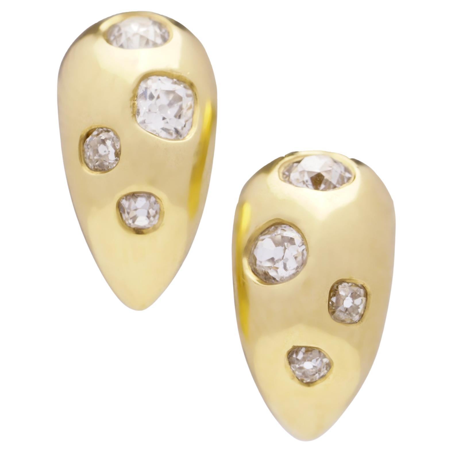 Vintage 18 Karat Yellow Gold Pair of Hoop Earrings with 1.68 Carats Diamonds