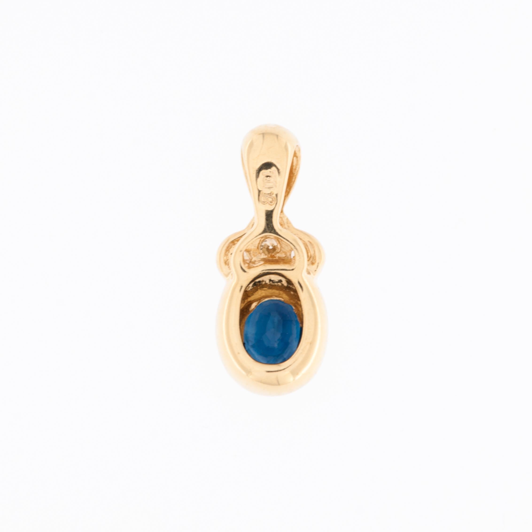 Modern Vintage 18kt Yellow Gold Pendant with Blue Sapphire and Diamonds For Sale