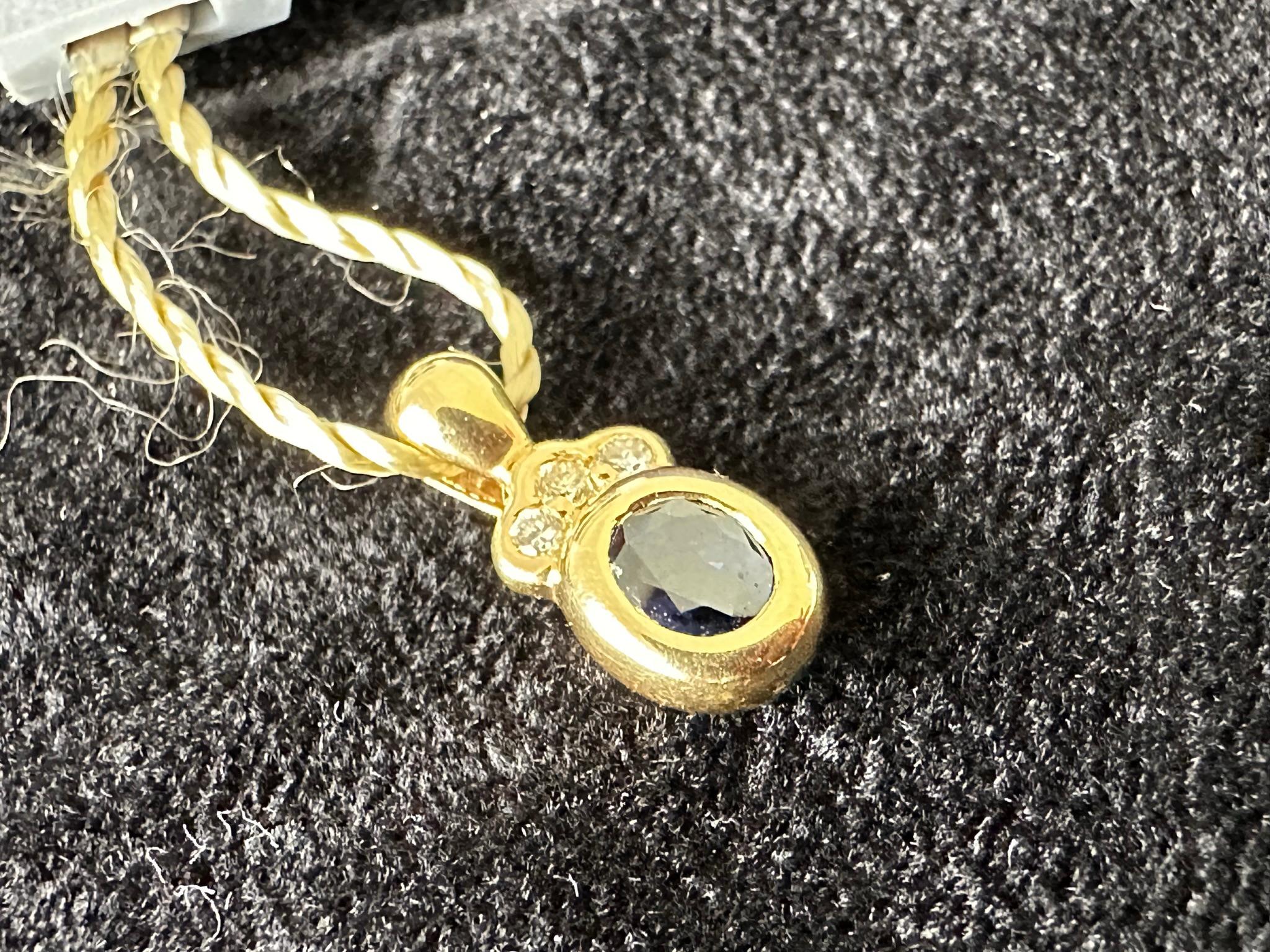 Women's or Men's Vintage 18kt Yellow Gold Pendant with Blue Sapphire and Diamonds For Sale