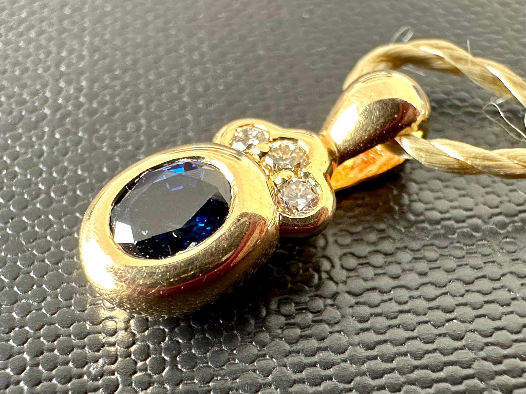 Vintage 18kt Yellow Gold Pendant with Blue Sapphire and Diamonds For Sale 1