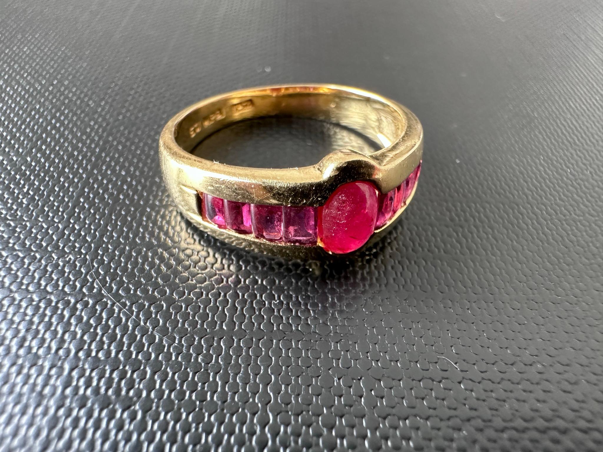 Women's Vintage 18kt Yellow Gold Ruby Ring For Sale