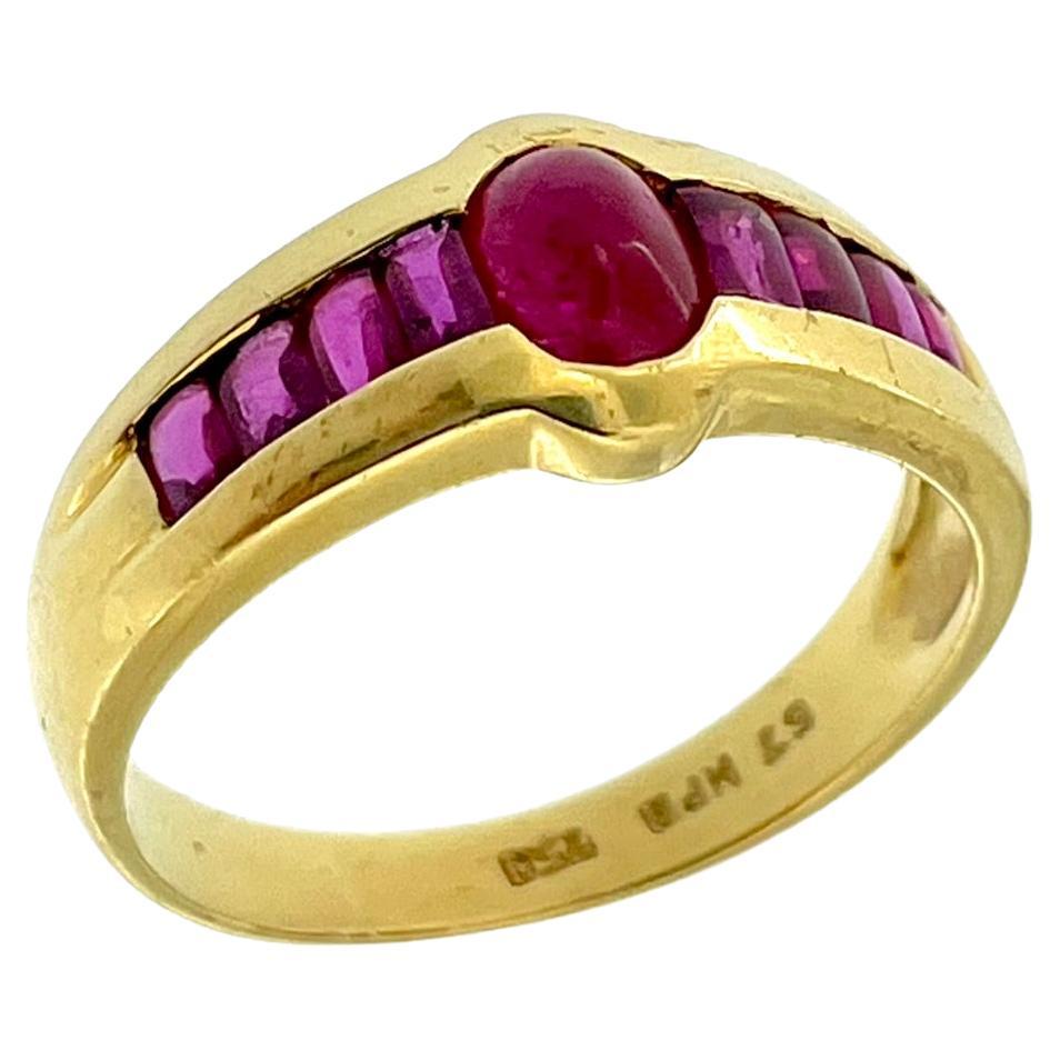 Vintage 18kt Yellow Gold Ruby Ring For Sale