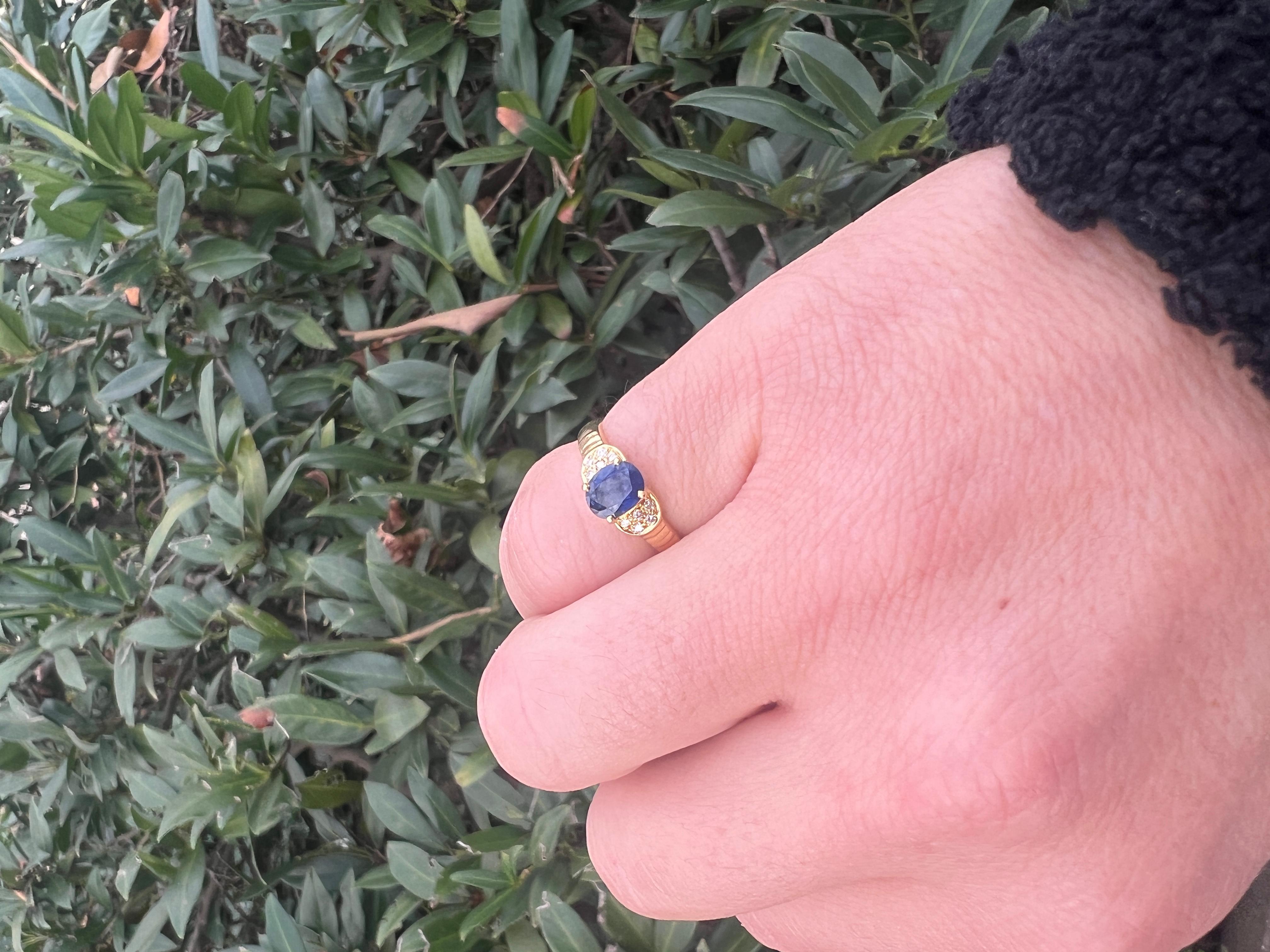 Vintage 18KT Yellow Gold Sapphire Diamond Ring, Oval Natural Sapphire For Sale 2