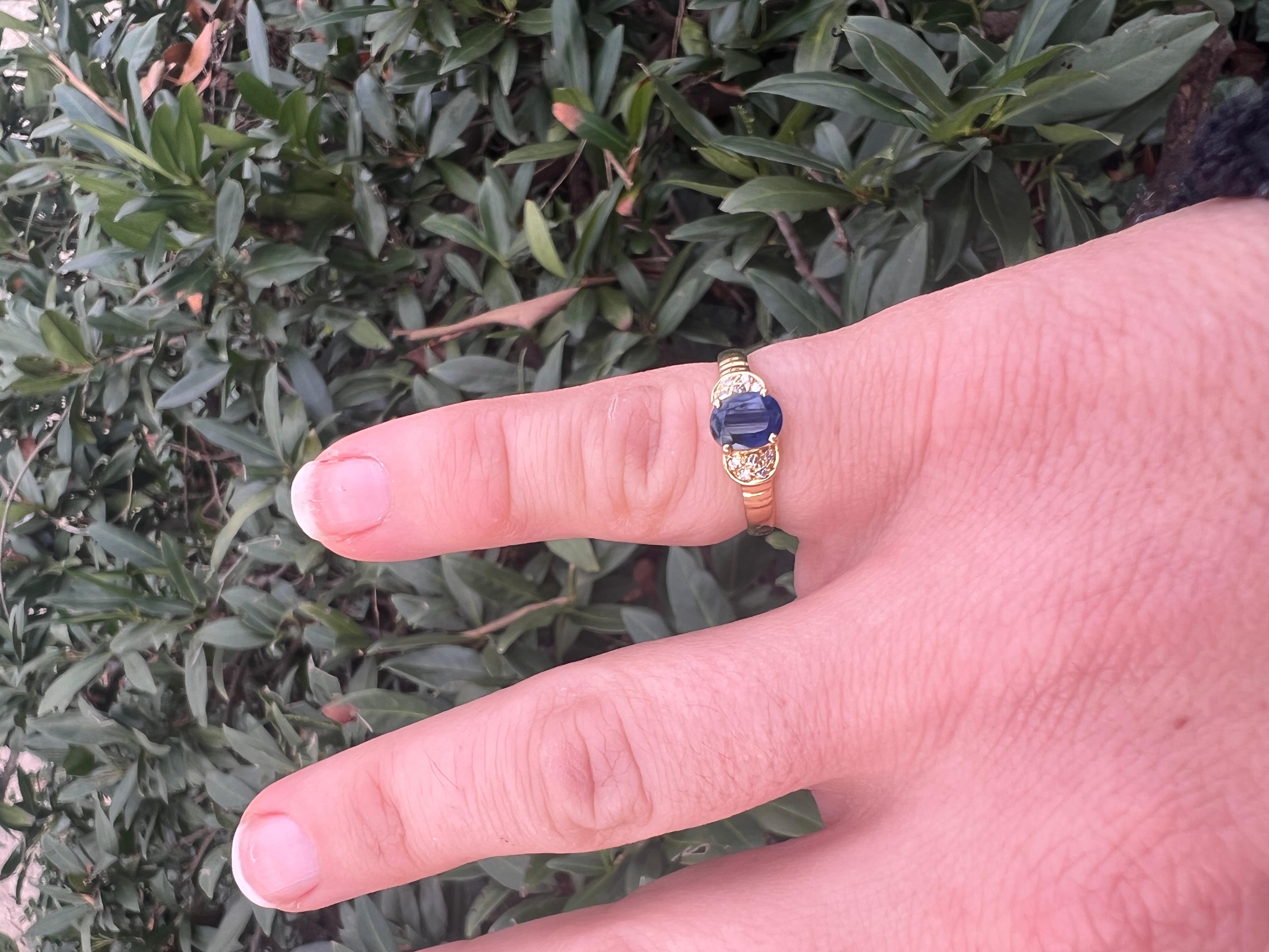 Vintage 18KT Yellow Gold Sapphire Diamond Ring, Oval Natural Sapphire For Sale 3