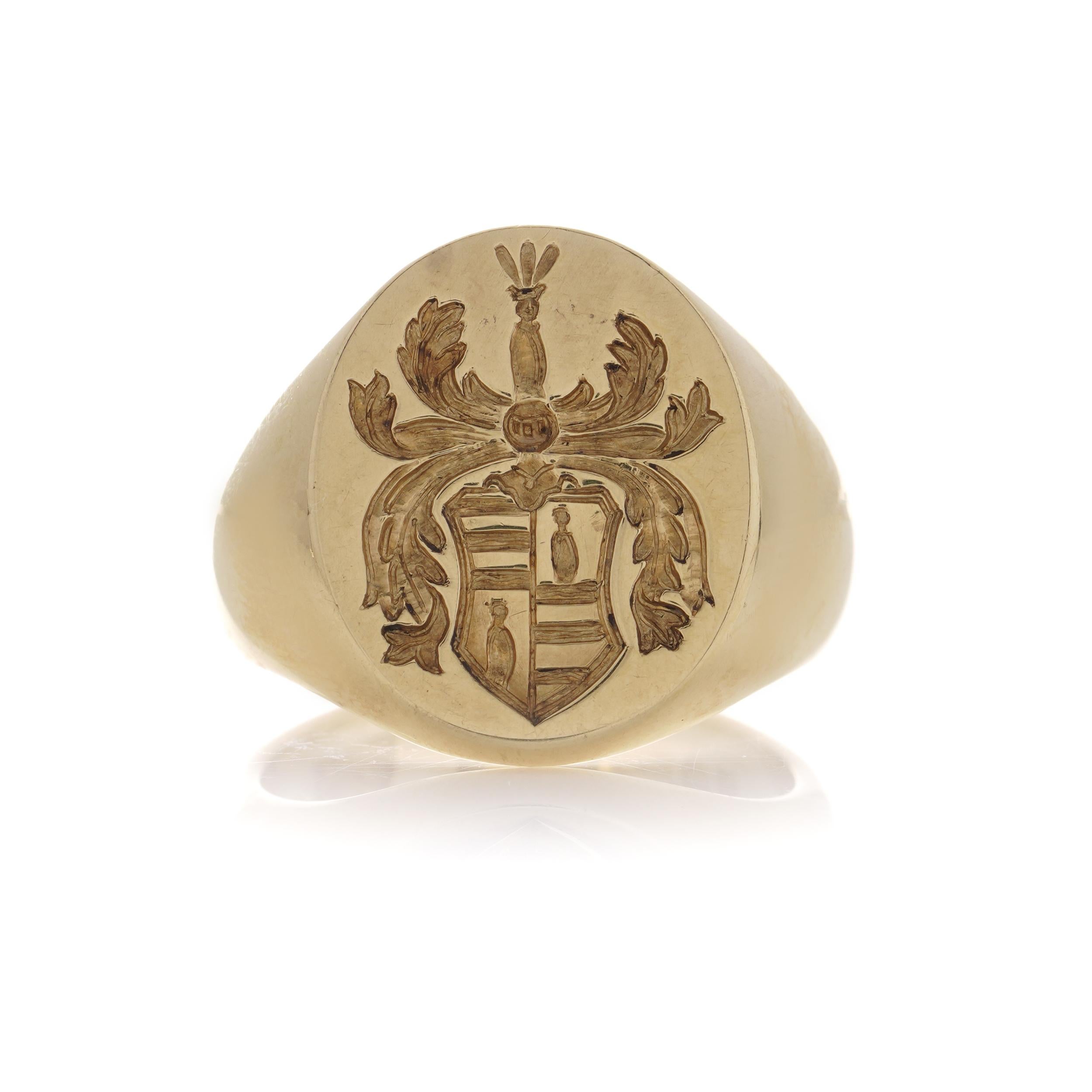 Vintage 18kt. yellow gold signet ring with a coat of arms For Sale 5