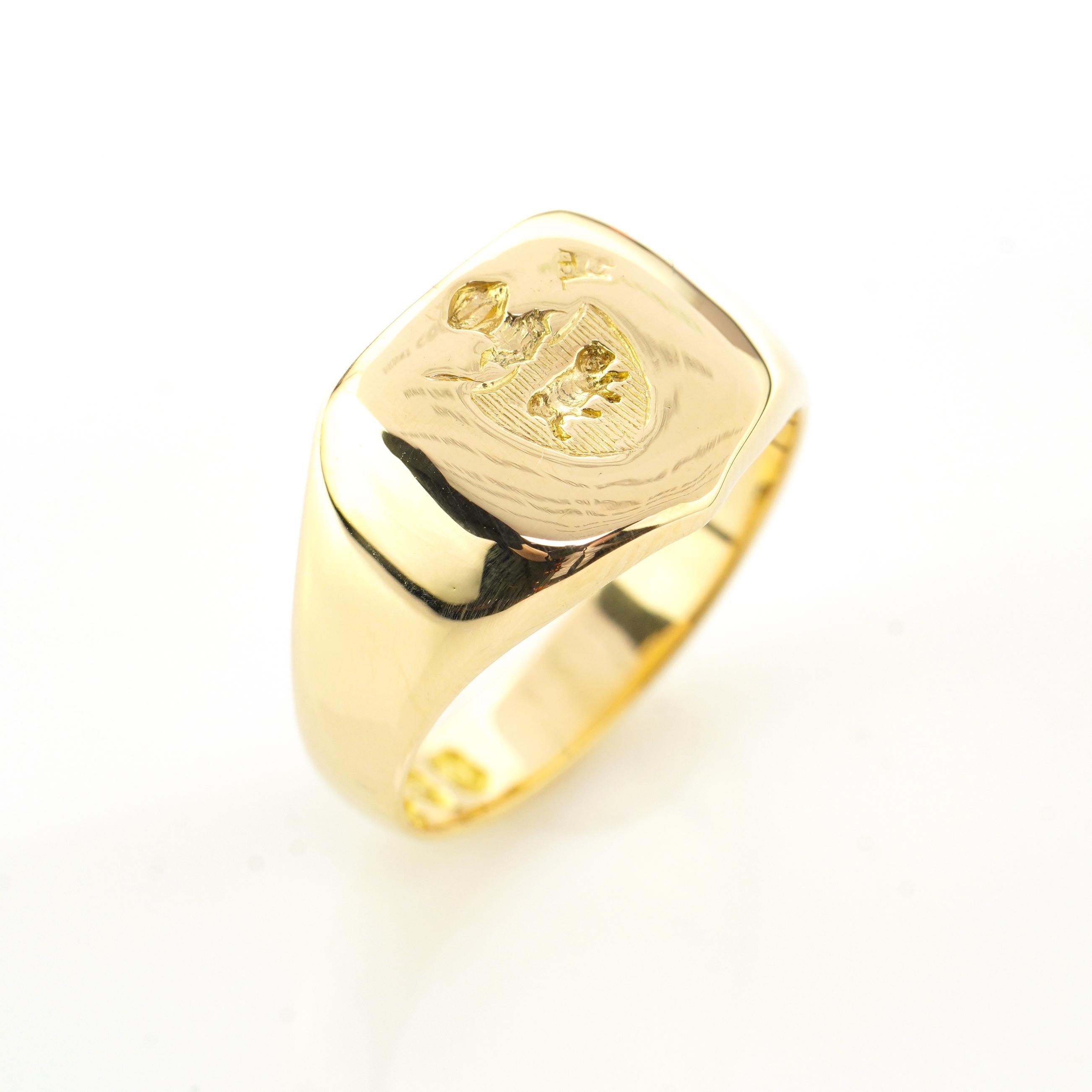 Men's Vintage 18kt. Yellow Gold Signet Ring with Coat of Arms