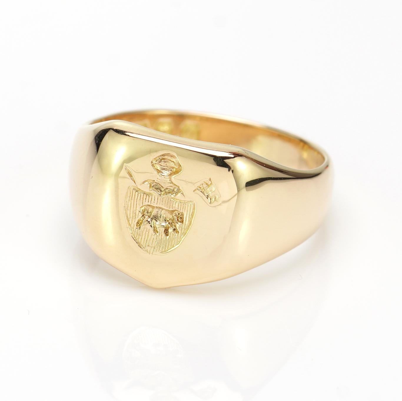 Vintage 18kt. Yellow Gold Signet Ring with Coat of Arms 5