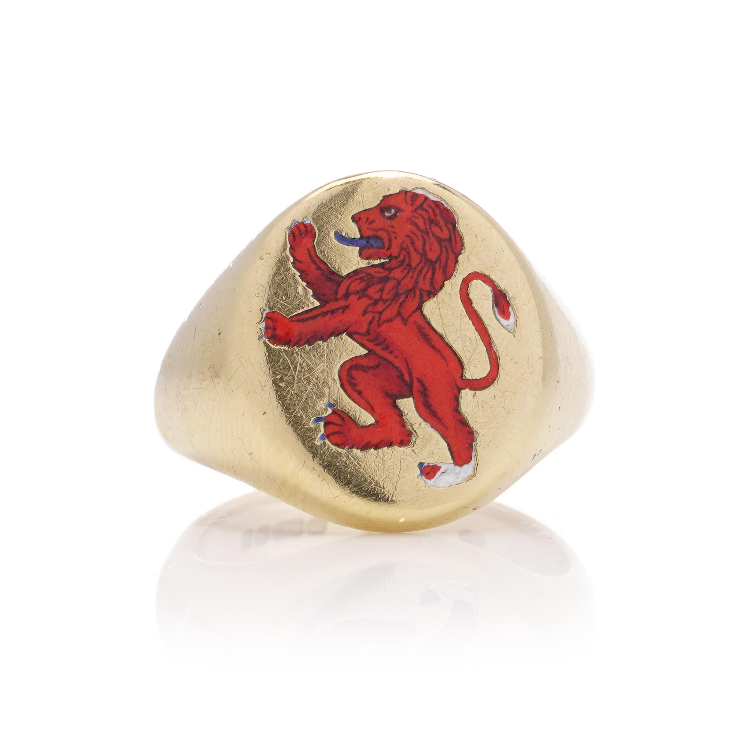Vintage 18kt. yellow gold signet ring, featuring a design of a rampant lion on its face. 
Notably, the enamel portion of the lion motif is missing.
Made in England, London, 1960's
Maker: S&B ( Unidentified ) 
Fully hallmarked. 

The dimensions -