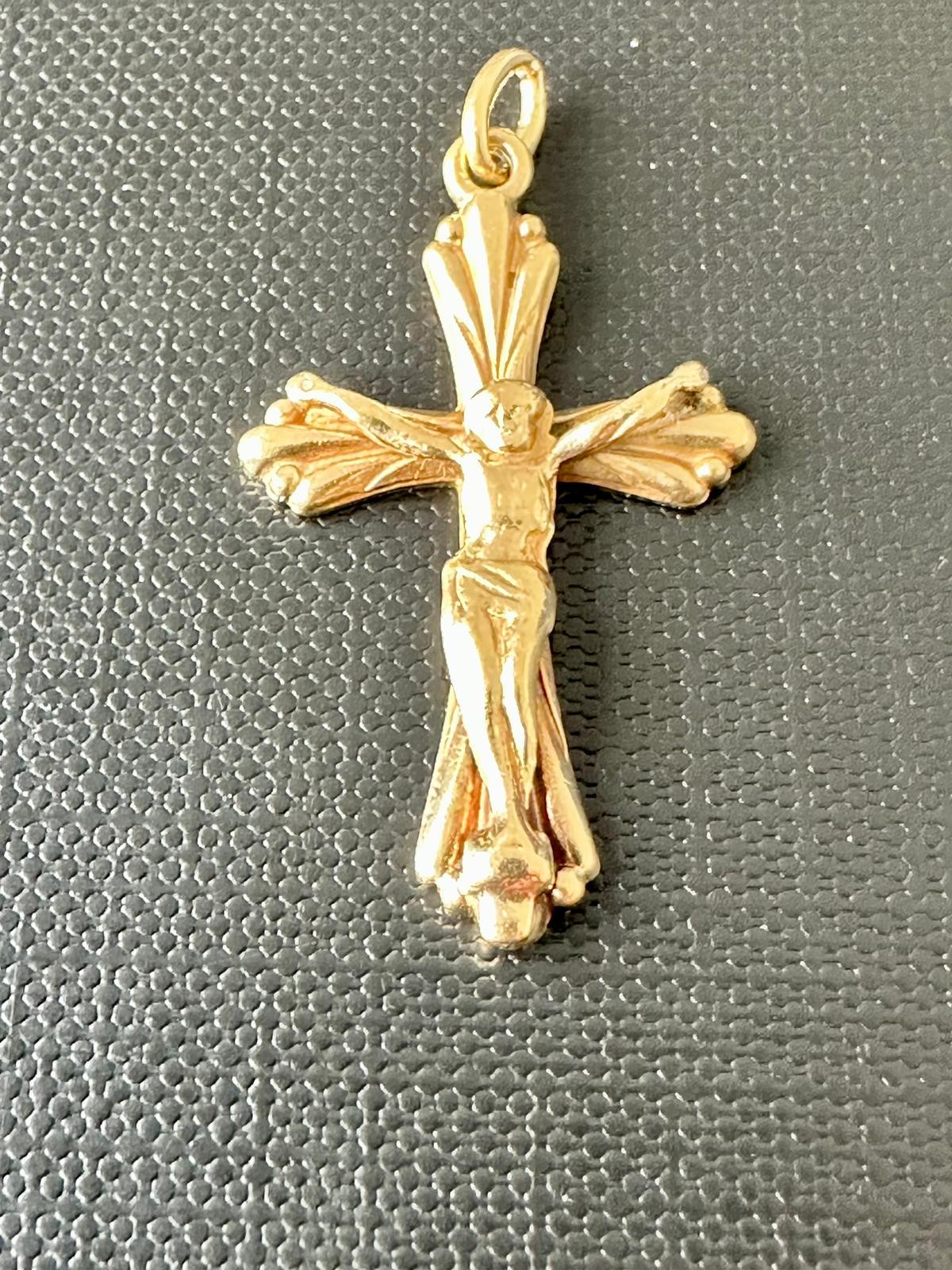 Vintage 18kt Yellow Gold Spanish Crucifix  In Good Condition For Sale In Esch-Sur-Alzette, LU
