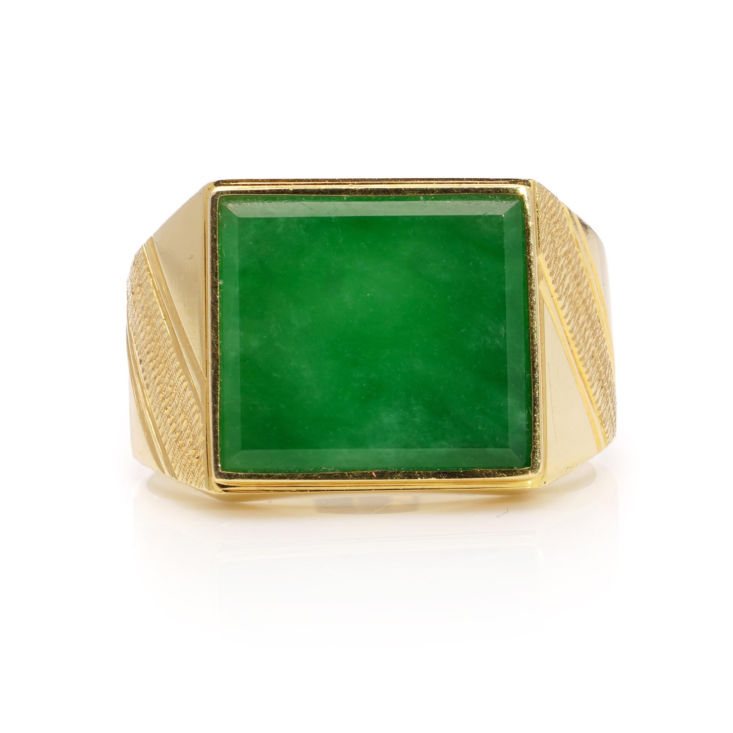 Vintage Chinese 18kt. yellow gold square-shaped jade men's ring. 
Hallmarked with 18kt gold mark, CN ( stands For China ) 

Dimensions:
Finger Size (UK) = T (US) = 10  (EU) = 61 
Length x width x height: 2.7 x 2.2 x 1.4 cm 
Weight: 10.3 grams

Jade