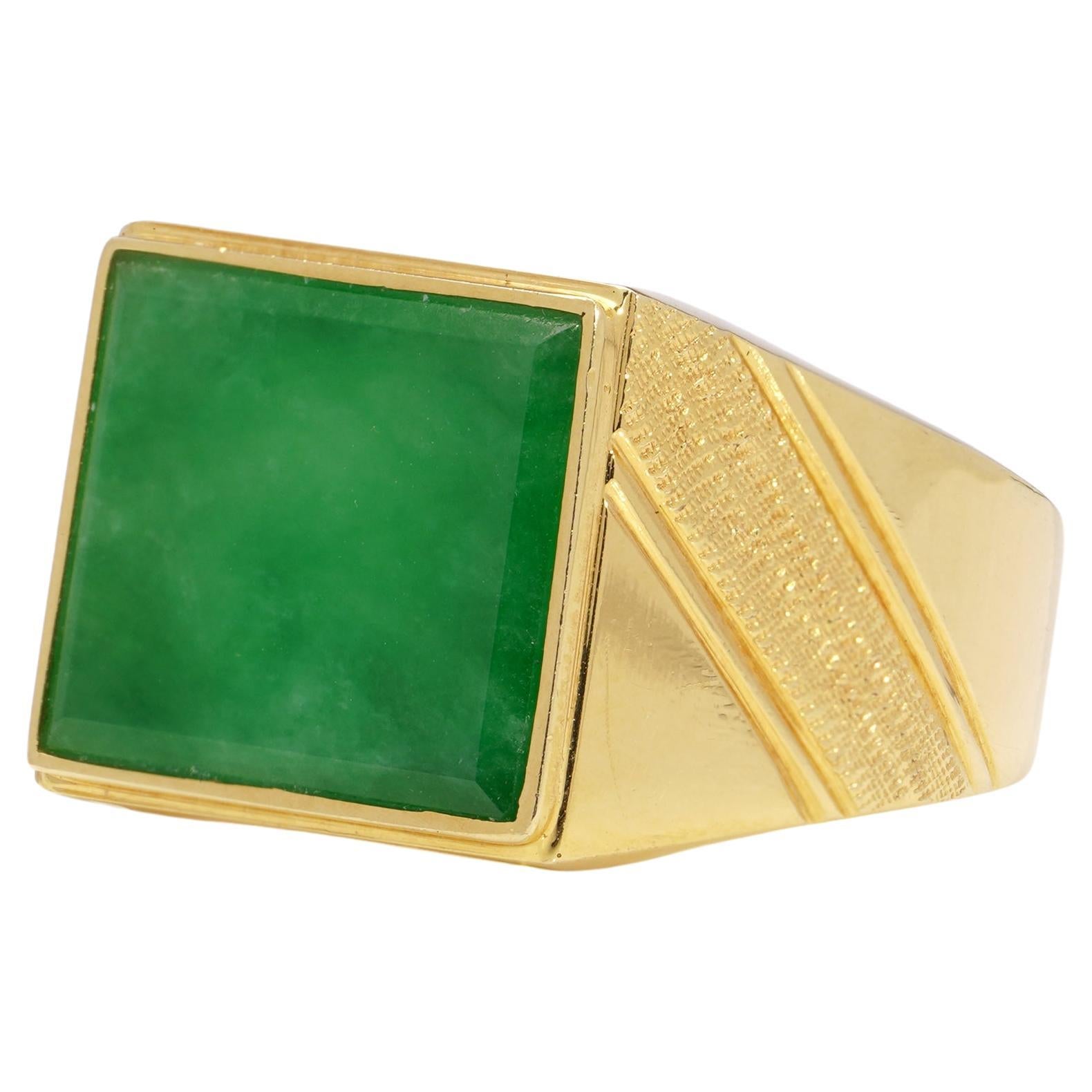Vintage Chinese  18kt. yellow gold square-shaped jade men's ring For Sale