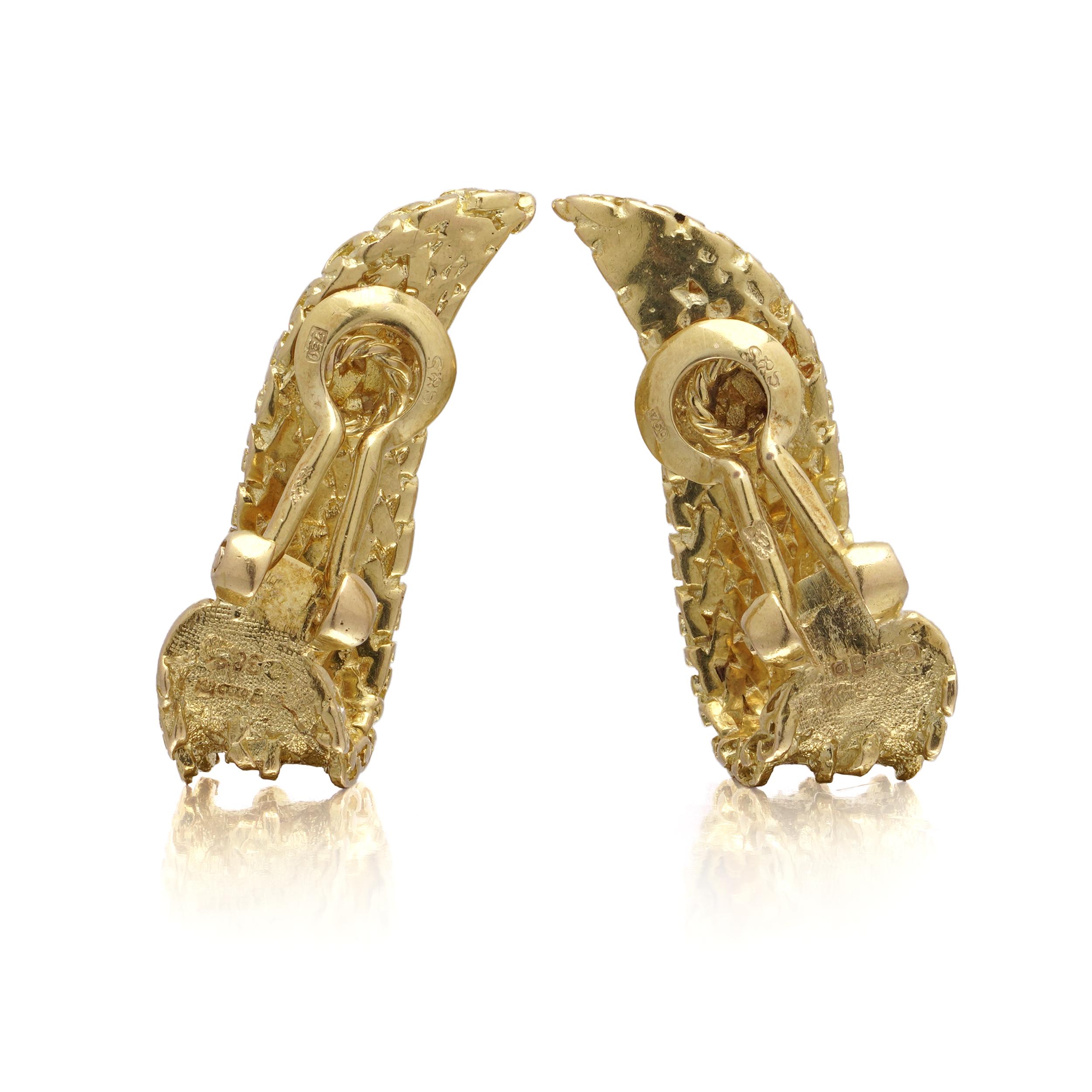 Vintage 18kt Yellow Gold Textured Earrings by S&S, England , 1969 im Angebot 1