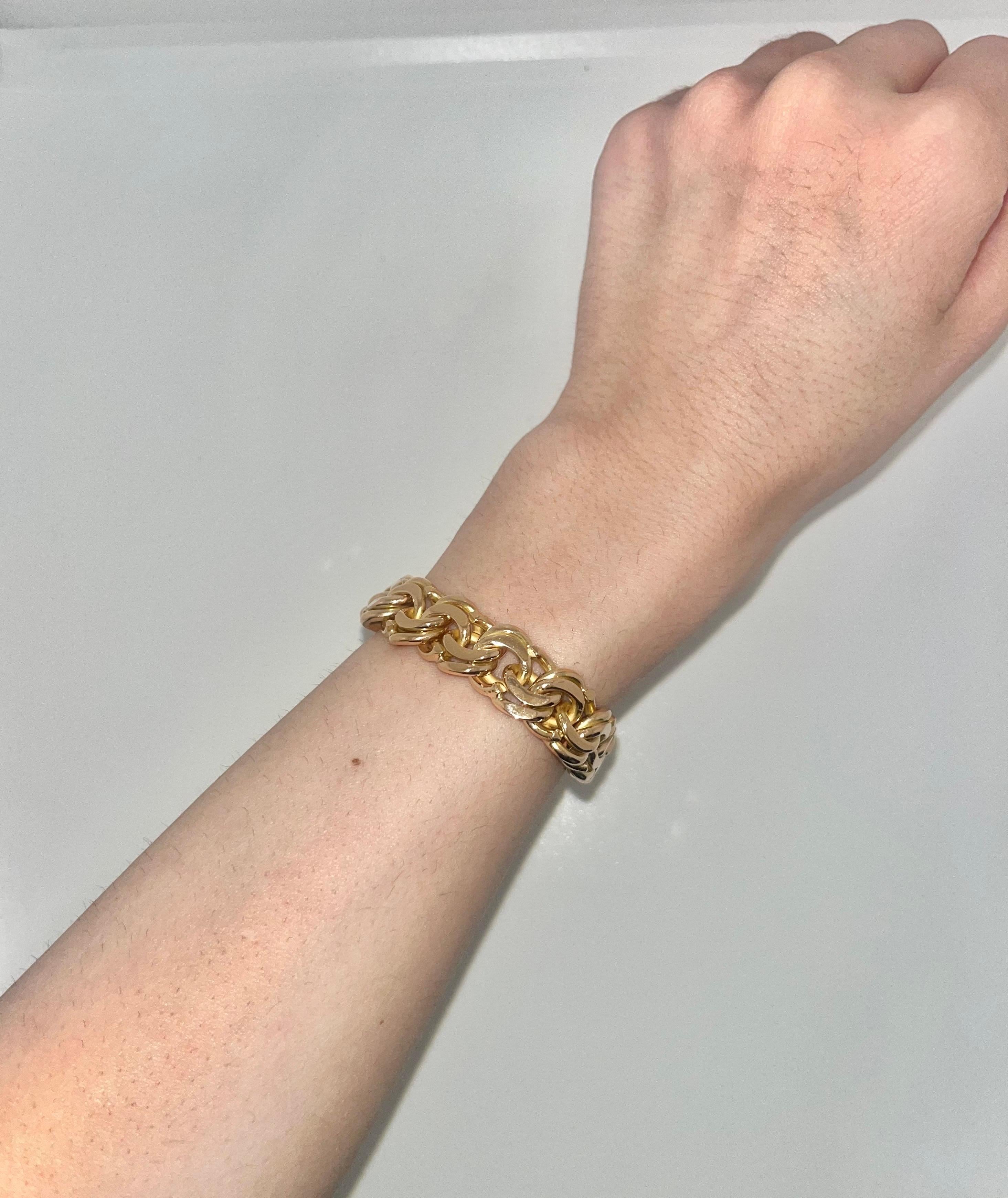 Vintage 18ky Heavy Wide Charm Bracelet en vente 5