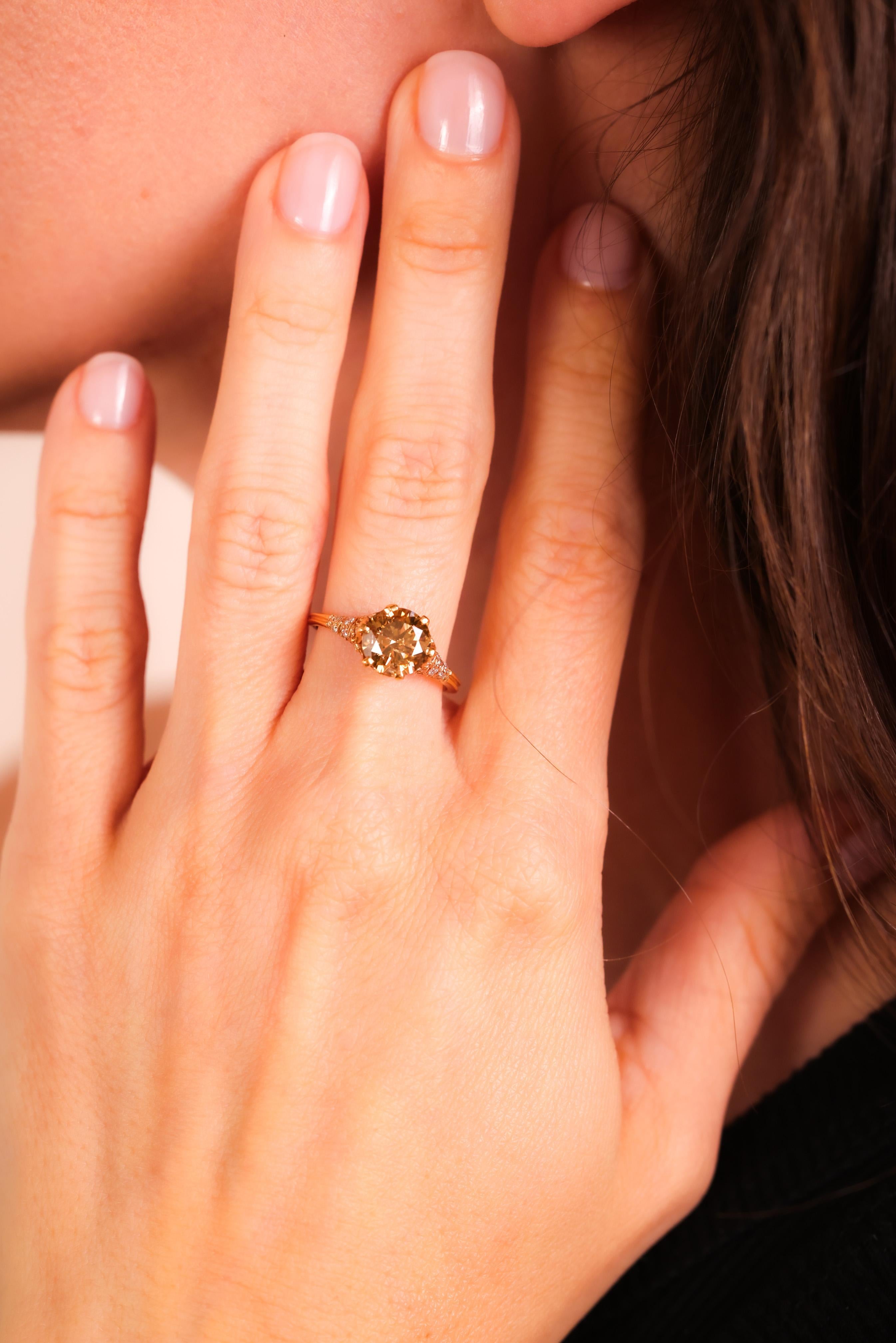 Round Cut Vintage 1.9 Carat Fancy Brown Diamond 18K Yellow Gold Ring