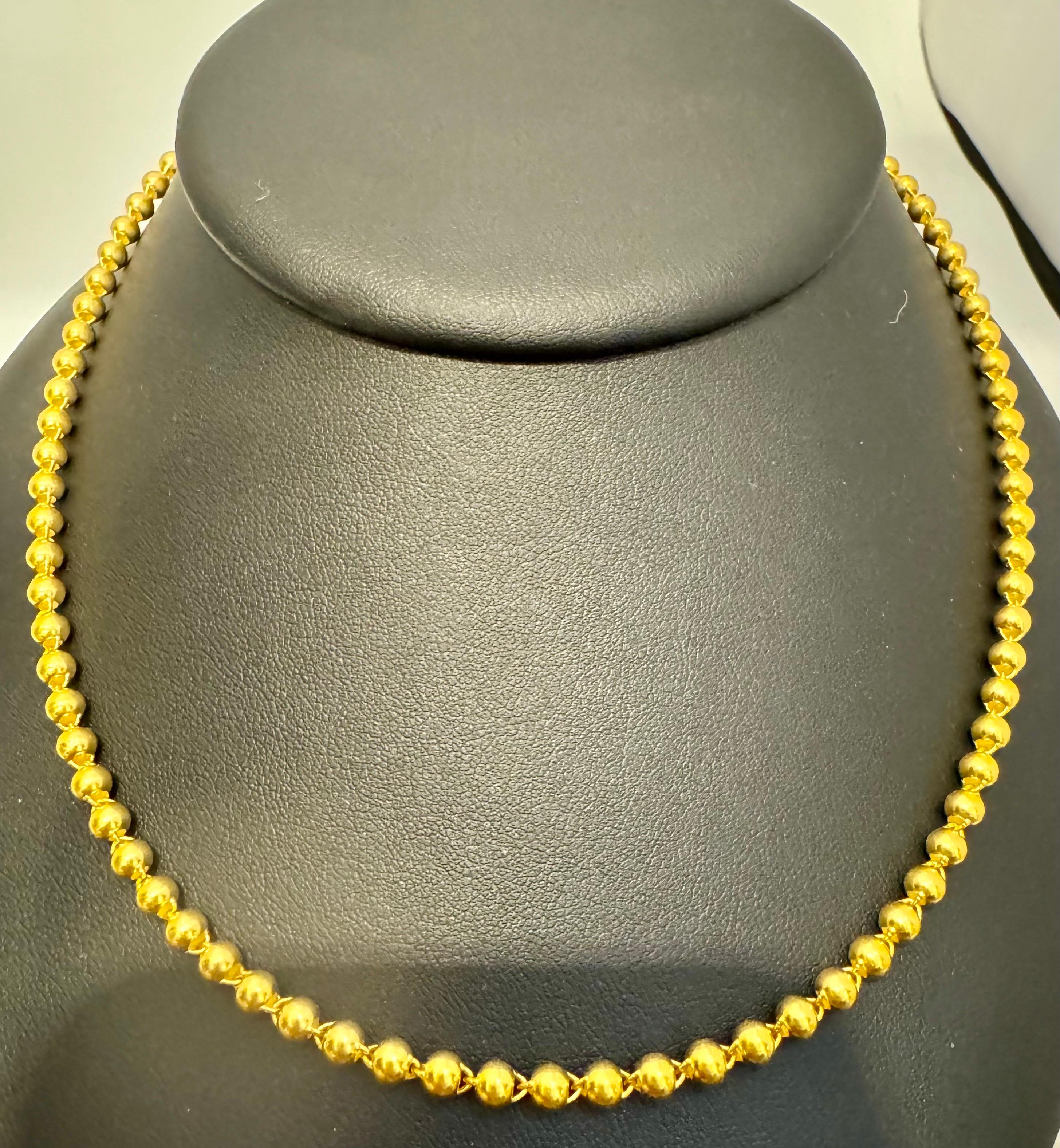 Vintage 19 Gm Pure 24 Karat Yellow Gold Handmade Ball Chain 17 inch long
 pure gold
4.14 mm wide 
Hand Made in Thailand
24 karat s clasp
Chain is 17 inch long s
Simple ball Design
Please look at all the pictures
Its very hard to capture the true