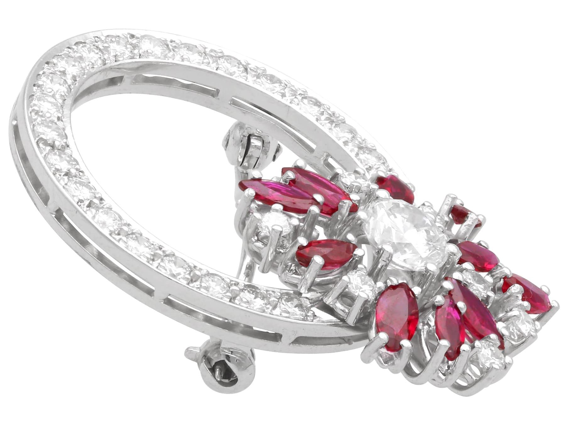 Brosche aus 15 Karat Weißgold mit 1,90 Karat Rubin und 1,35 Karat Diamant, Vintage, um 1970 für Damen oder Herren im Angebot