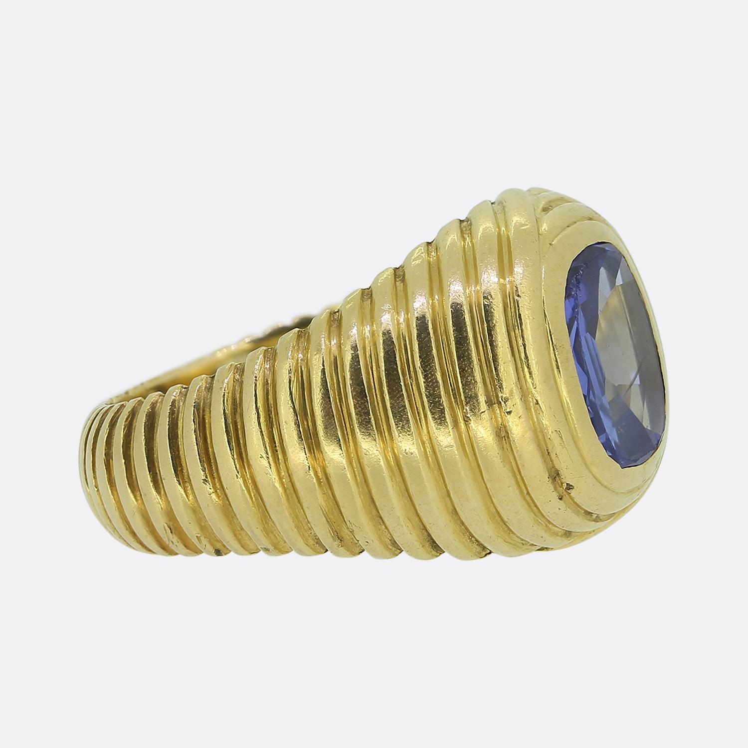 Taglio ovale Anello vintage con zaffiro Single Stone da 1,90 carati in vendita