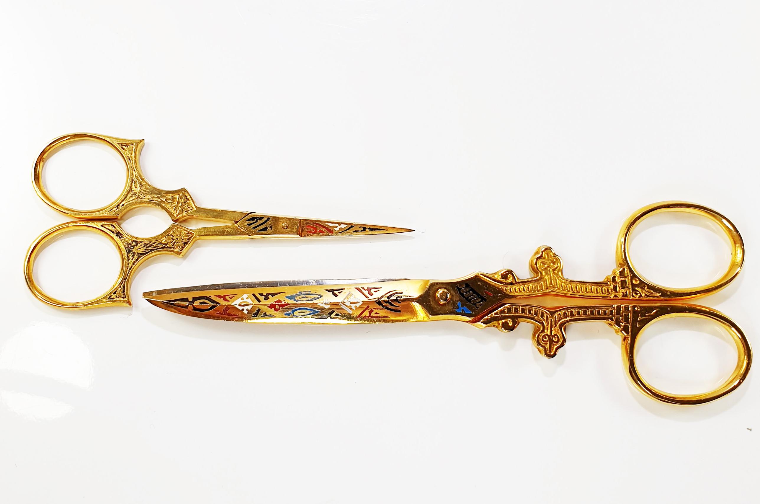 Artisan Vintage 1900s Sewing Kit Scissors and Thimble Gold Gilt and Damascene Pattern
